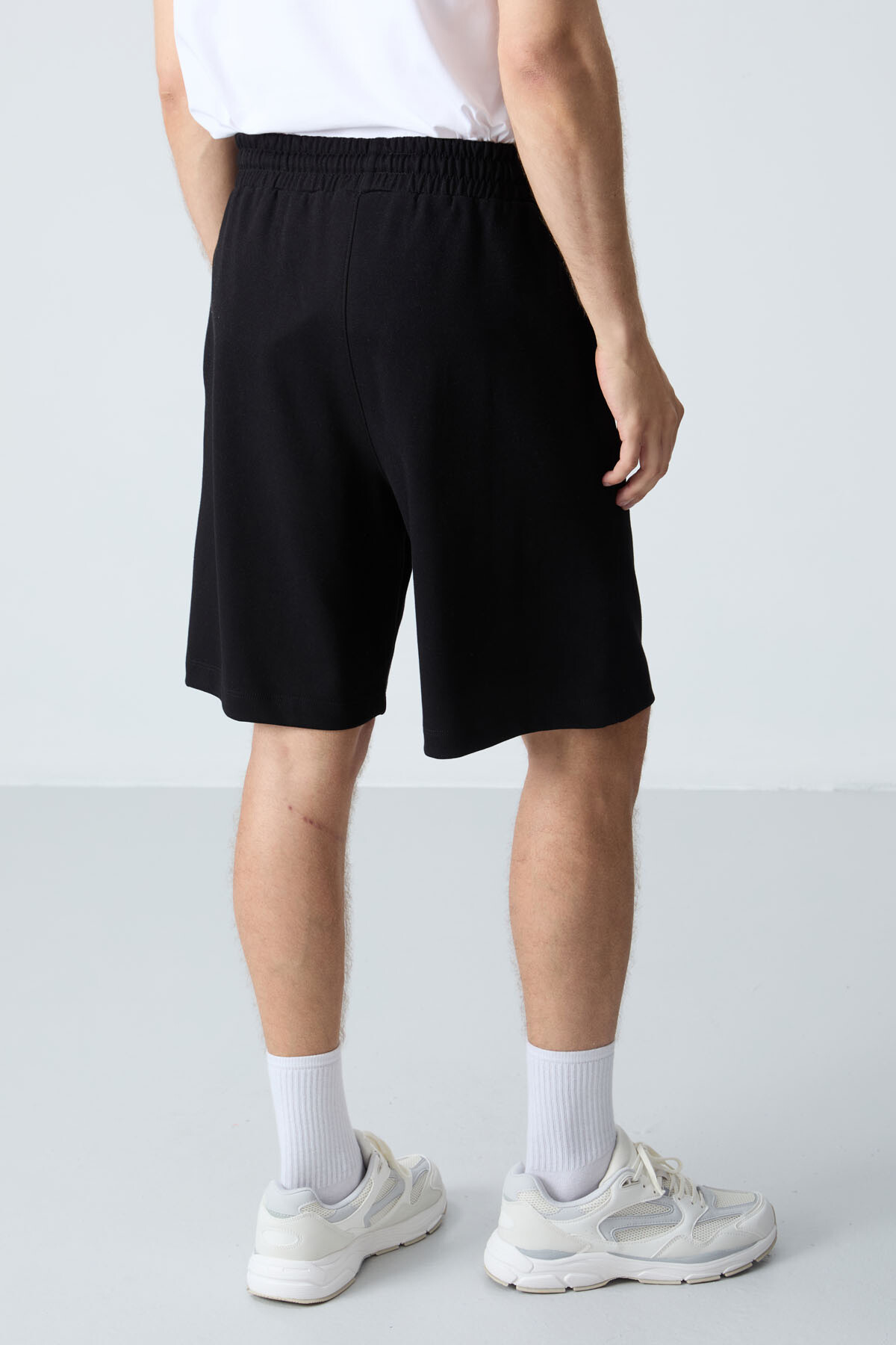 TOMMYLIFE Siyah Pamuklu Kalın Yumuşak Dokulu Standart Fit Basic Erkek Şort - 81277 — 5