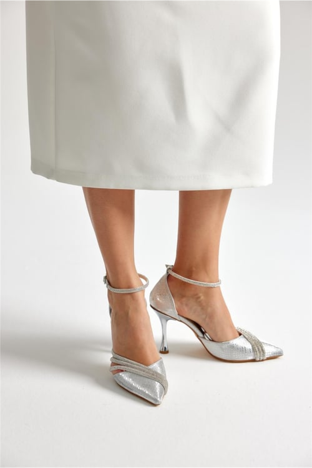 Bilek Bağlı Üç Şerit Taş Detaylı Topuklu Stiletto Kadın Ayakkabı - Görsel 6