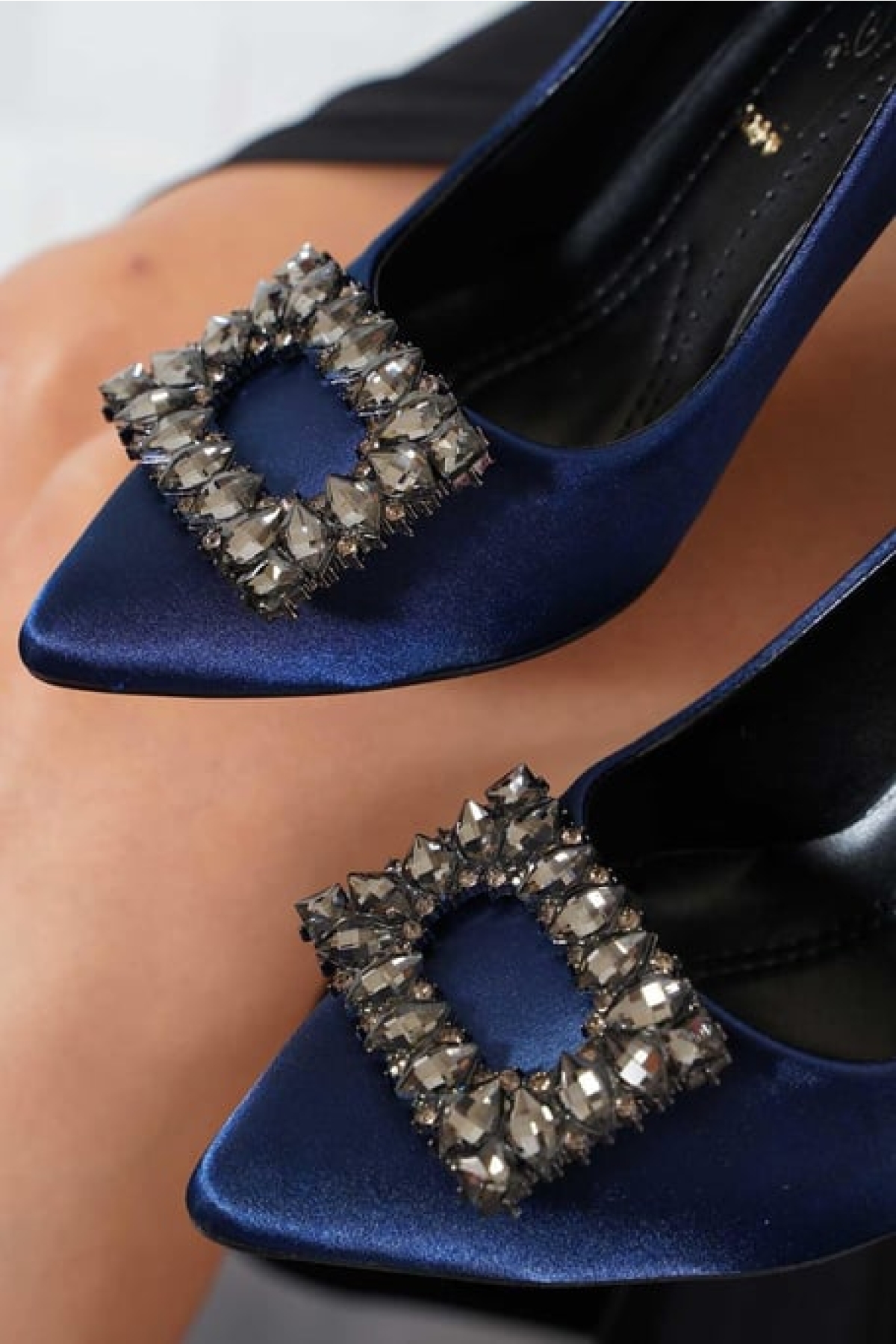 https://floimages.mncdn.com/media/catalog/product/24-07/26/201296829-2-1721991149.jpg