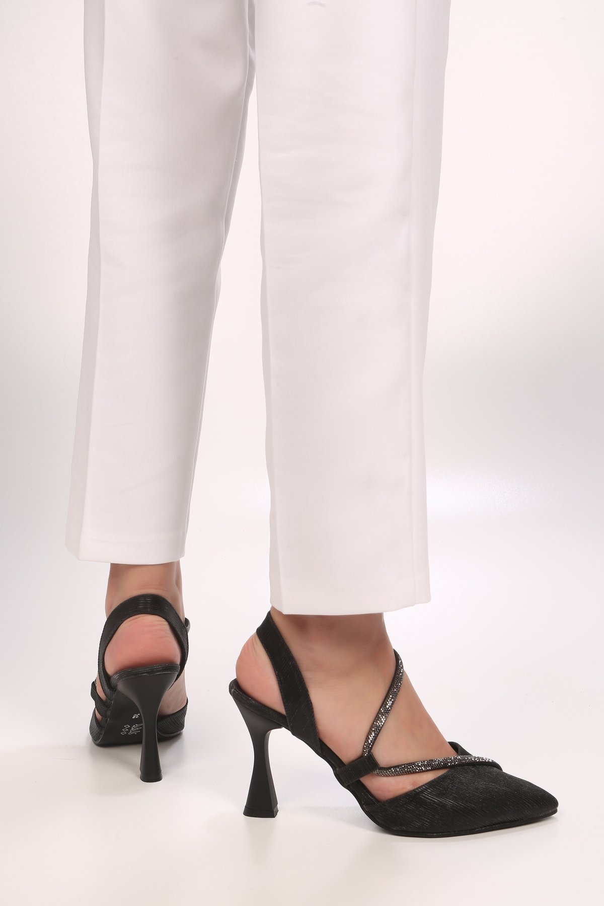 Şerit Taş Biyeli Simli Topuklu Kadın Abiye Ayakkabı - Görsel 4