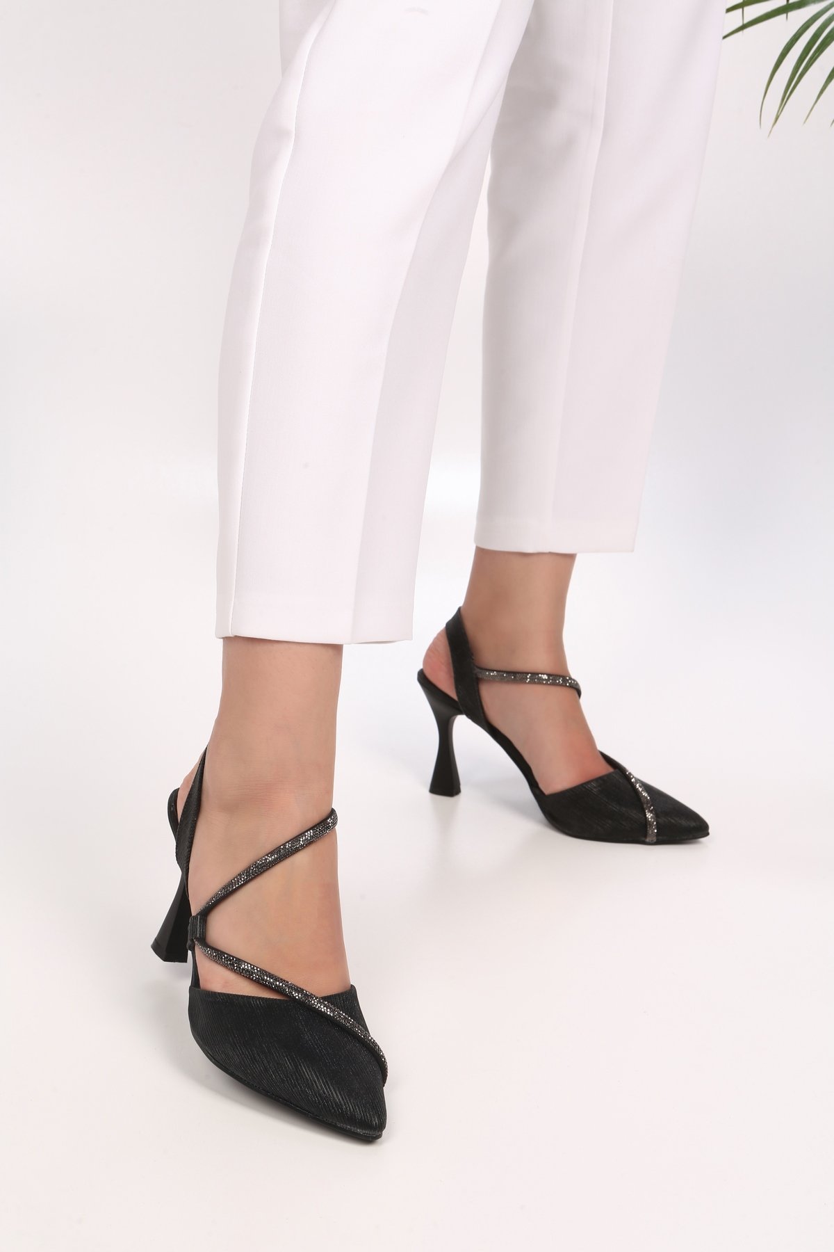 Şerit Taş Biyeli Simli Topuklu Kadın Abiye Ayakkabı - Görsel 5