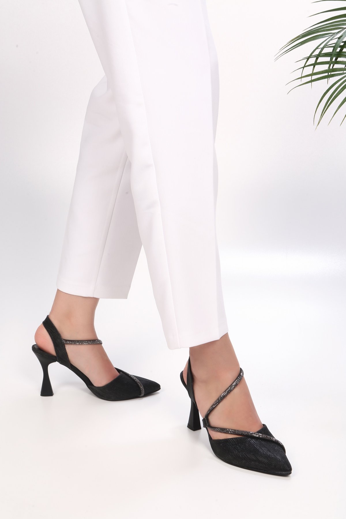 Şerit Taş Biyeli Simli Topuklu Kadın Abiye Ayakkabı - Görsel 6
