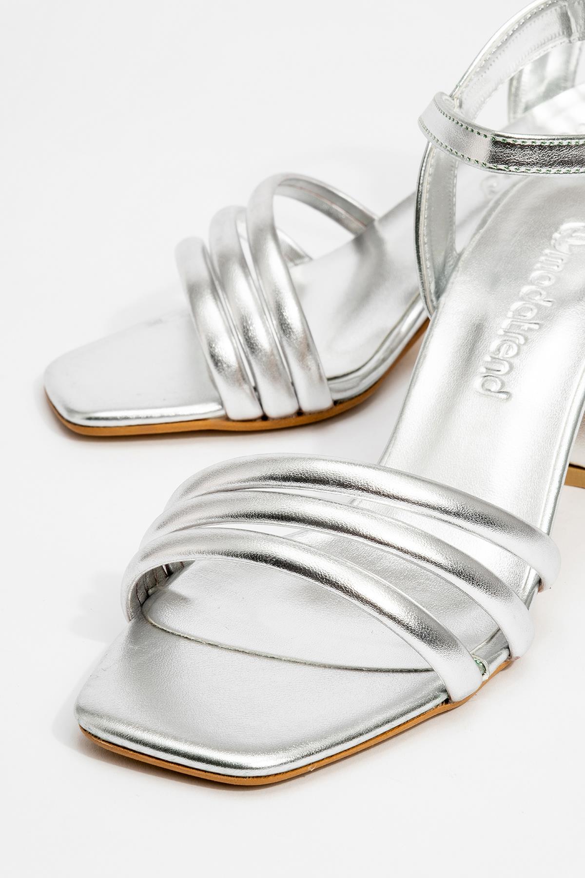 3 Biyeli Kadın Topuklu Sandalet GÜMÜŞ ZRA - Görsel 4