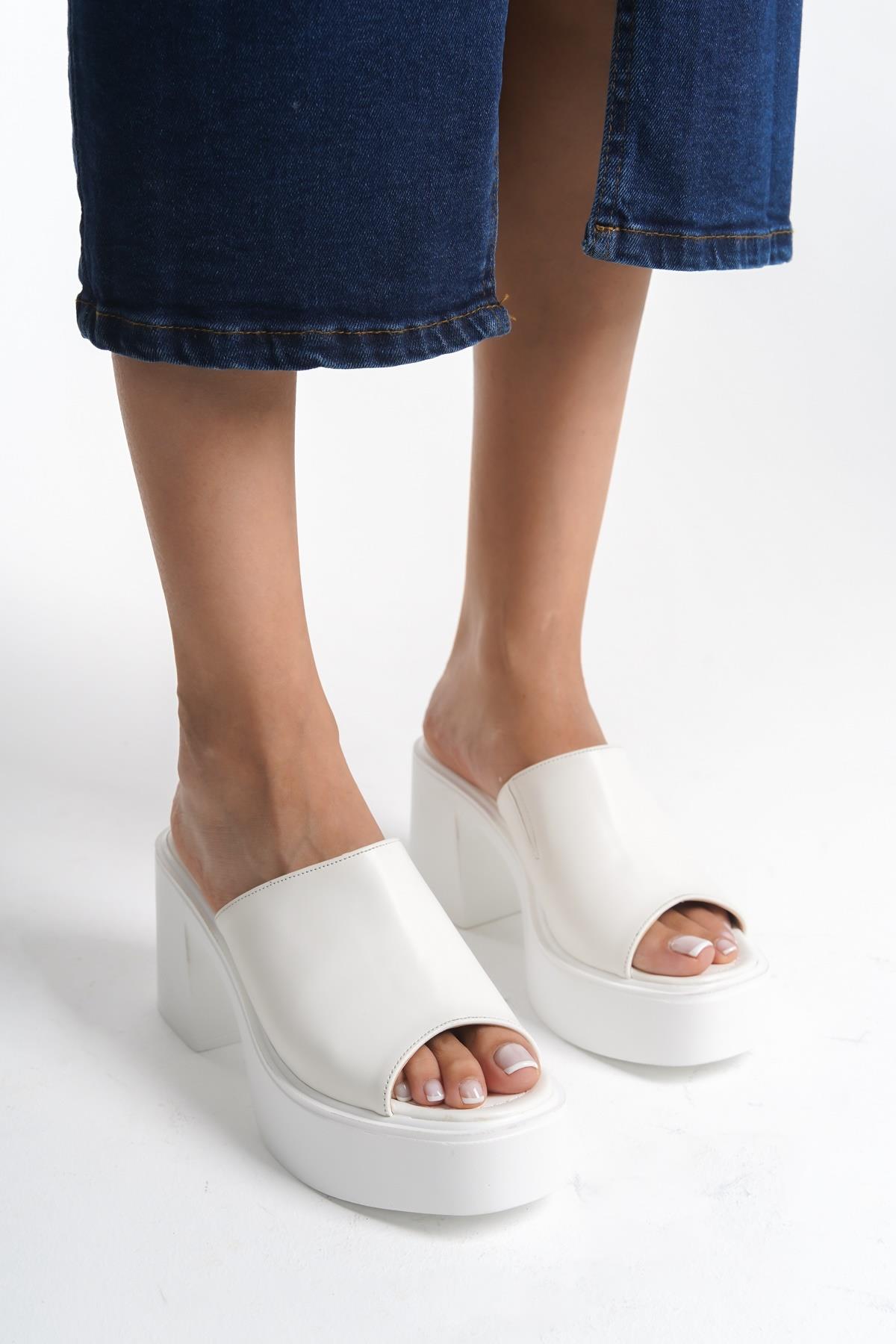 Arhez Beyaz Tek Bant Kalın Platform Topuklu Günlük Terlik - Görsel 3