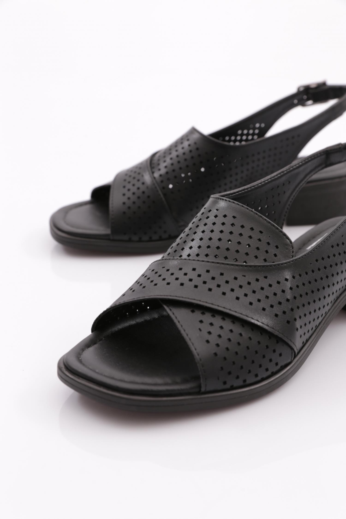 Dgn Siyah Dgn Arkadan 013 Kadin Bağlamali Sandalet