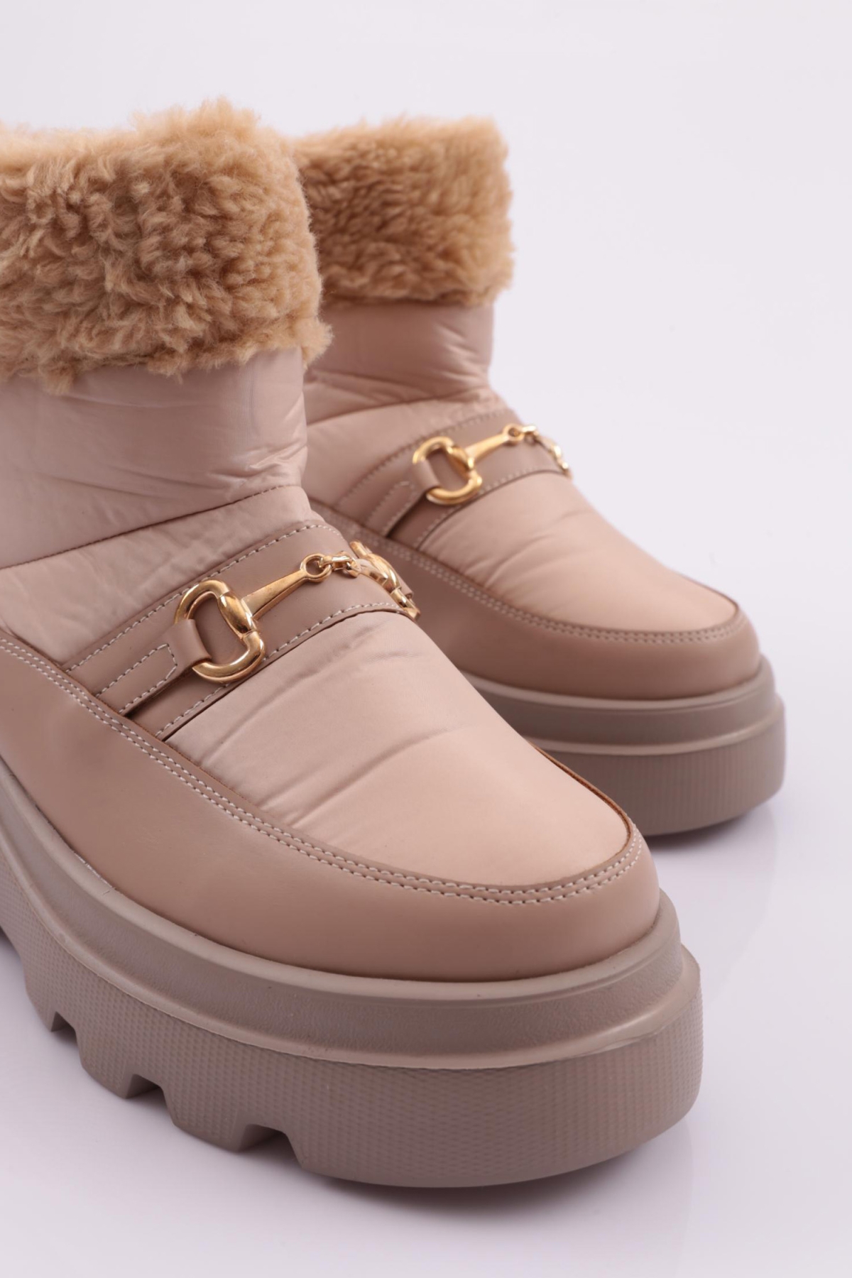 4250 Kadin Sivri Burun Metal Burgu Bantli İnce Topuklu Bot - Görsel 5