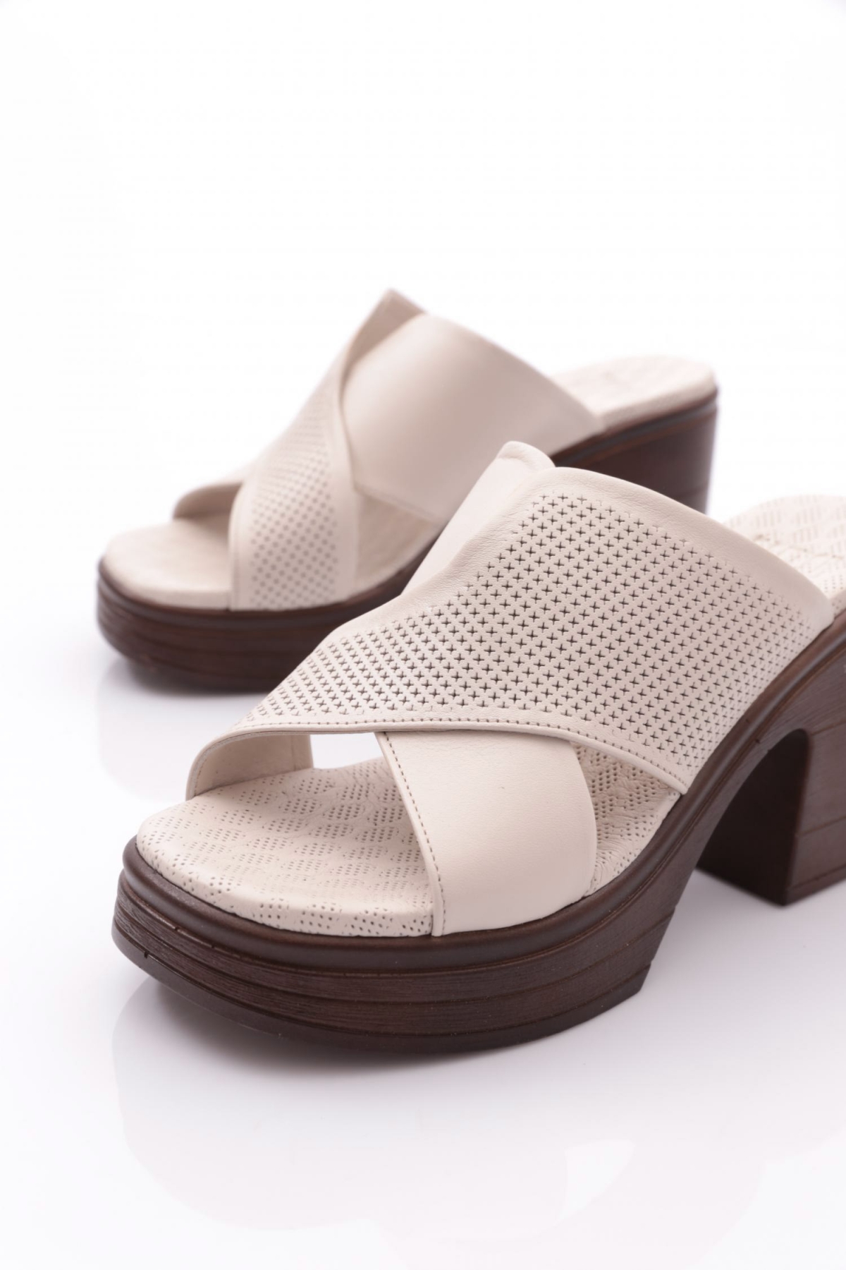 1006 Kadin Çapraz Şeritli Topuklu Terlik - Görsel 5