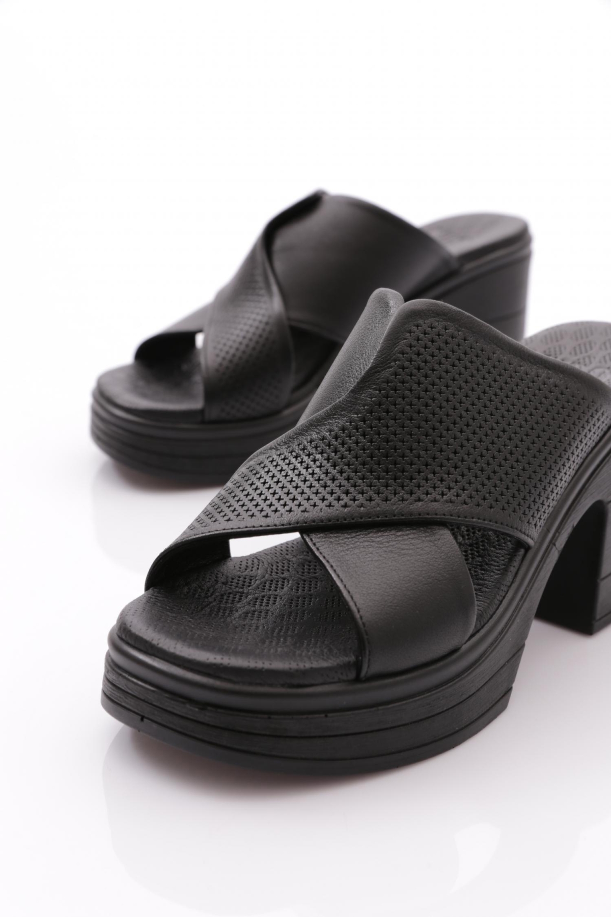 1006 Kadin Çapraz Şeritli Topuklu Terlik - Görsel 5