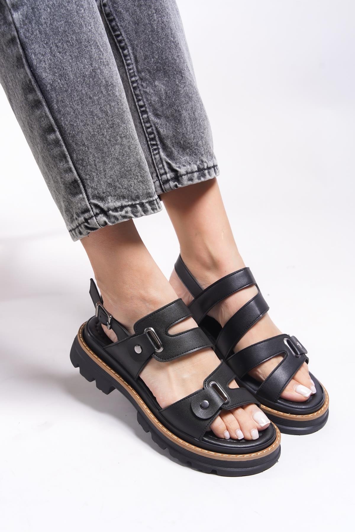 Kalın Taban Zımba Detaylı Kadın Sandalet - Görsel 3