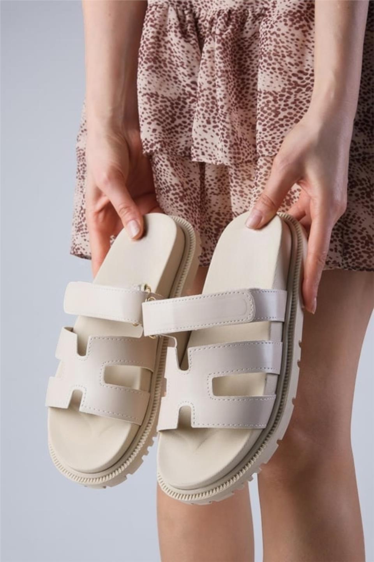 Düz Tabanlı Cırtlı Yazlık Günlük Terlik BEJ - Görsel 7