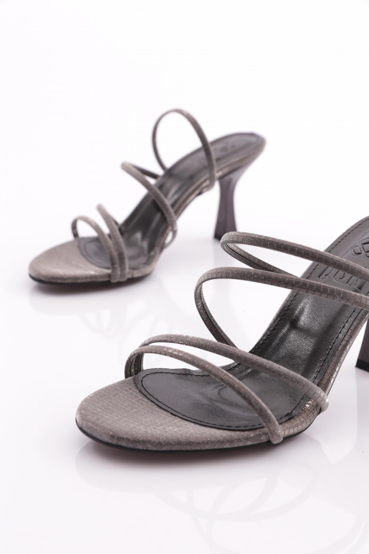 915 Kadin Şeritli Topuklu Terlik - Görsel 5