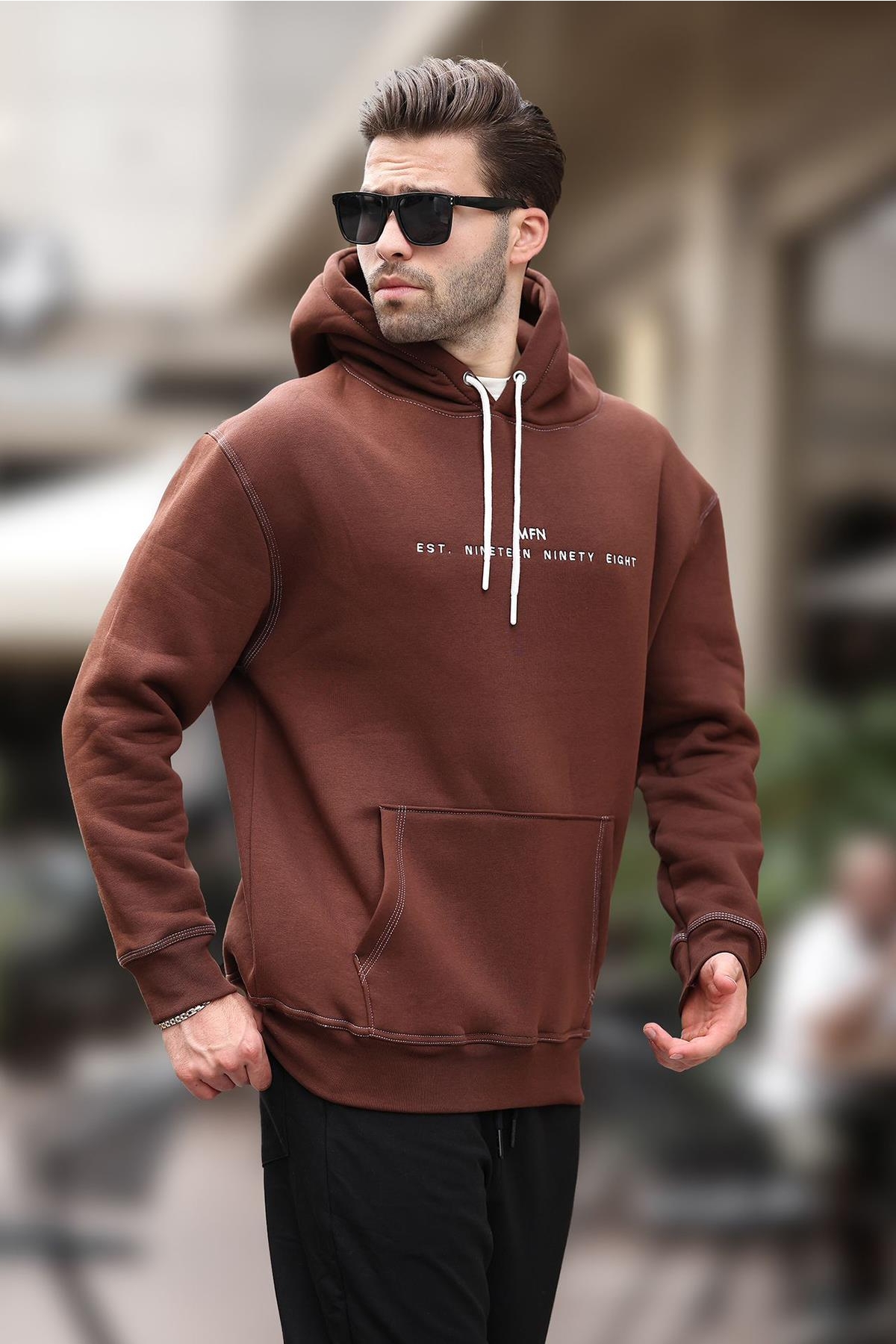 Madmext Acı Kahverengi Kapüşonlu Nakış Detaylı Cepli Erkek Sweatshirt 7066