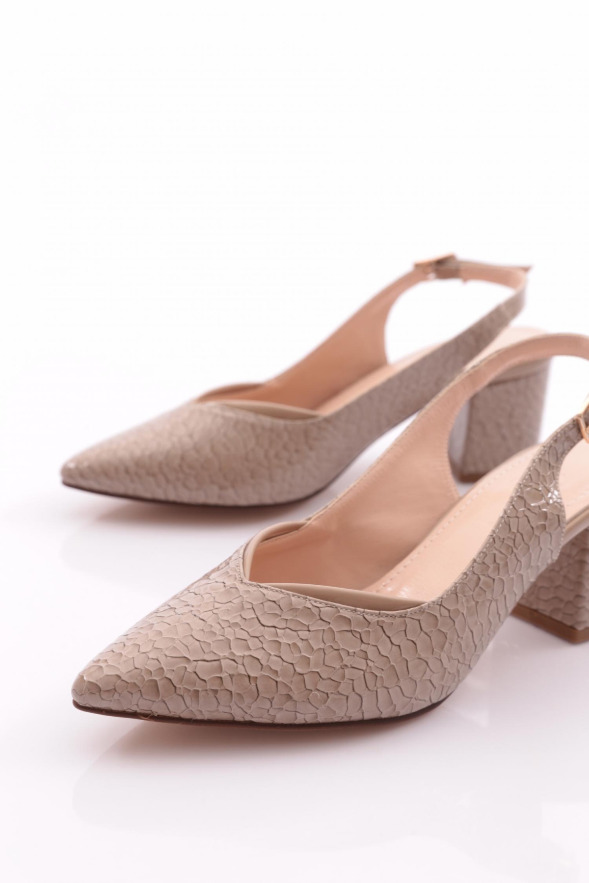 K600 Kadin Arkasi Açik Sivri Burun Topuklu Ayakkabi - Görsel 5