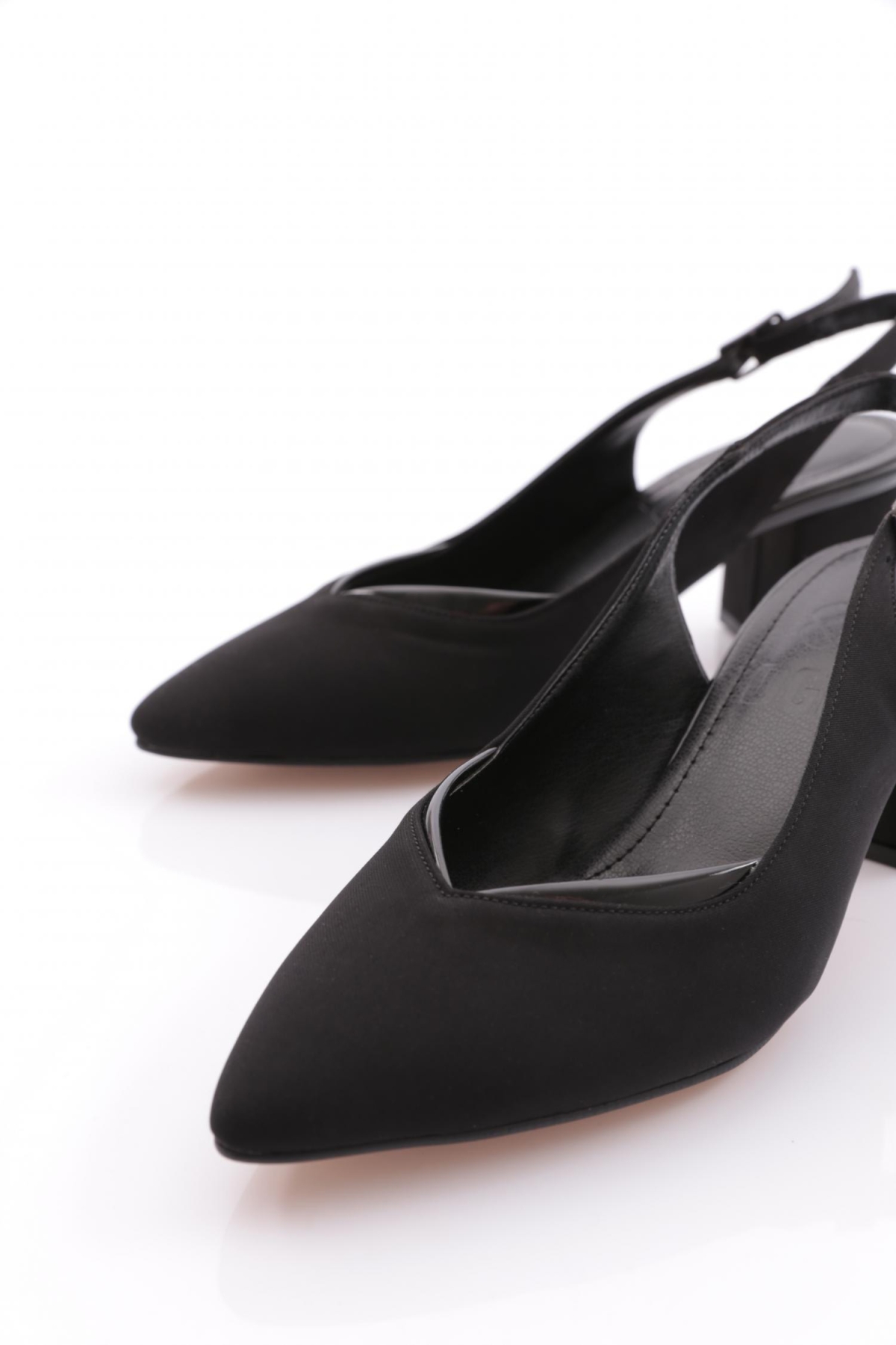 K600 Kadin Arkasi Açik Sivri Burun Topuklu Ayakkabi - Görsel 5