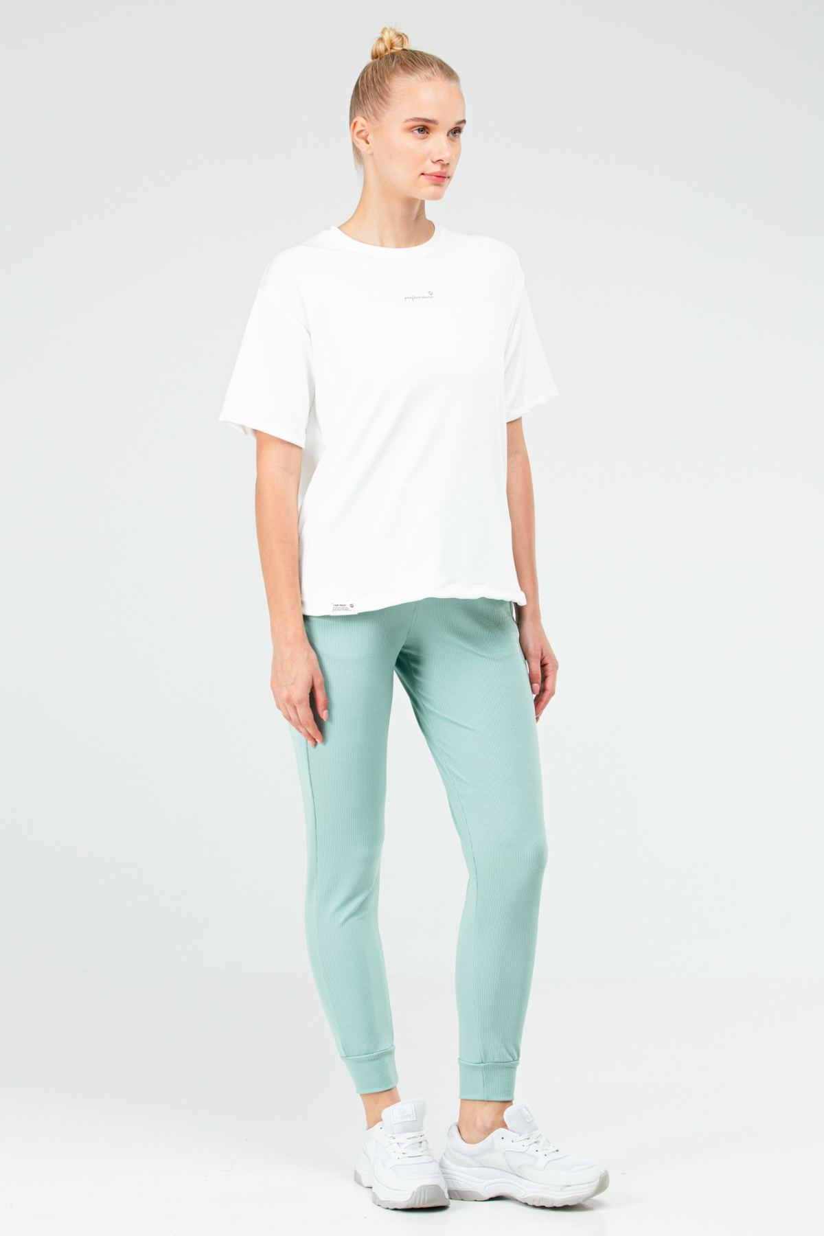 https://floimages.mncdn.com/media/catalog/product/24-09/09/201336797-3-1725880627.jpg