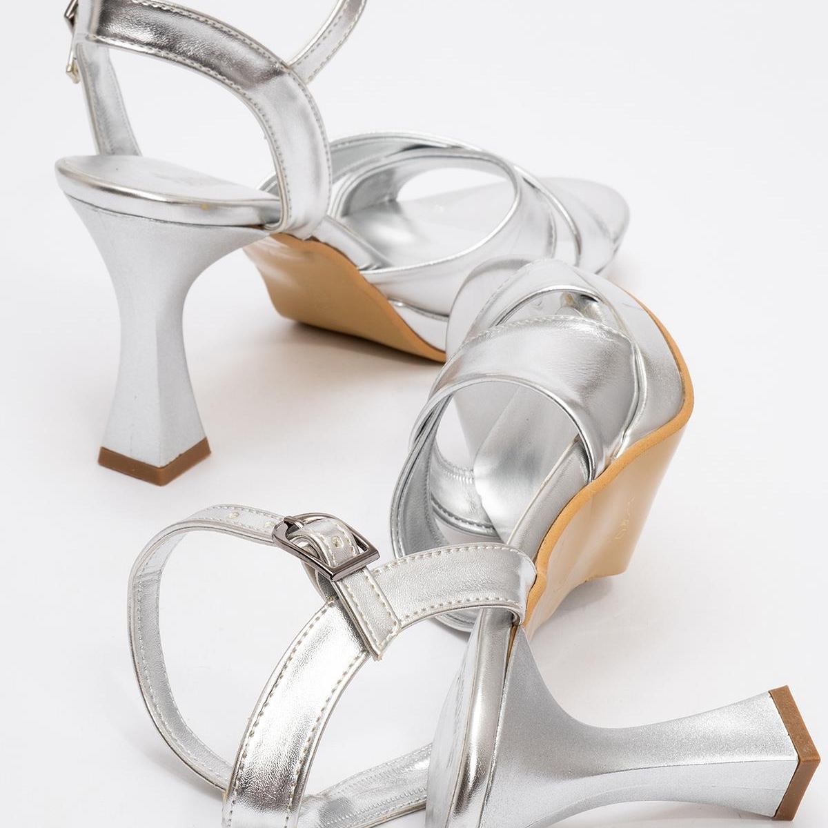 Kadın Çapraz Bantlı Topuklu Sandalet GÜMÜŞ ZRA - Görsel 4