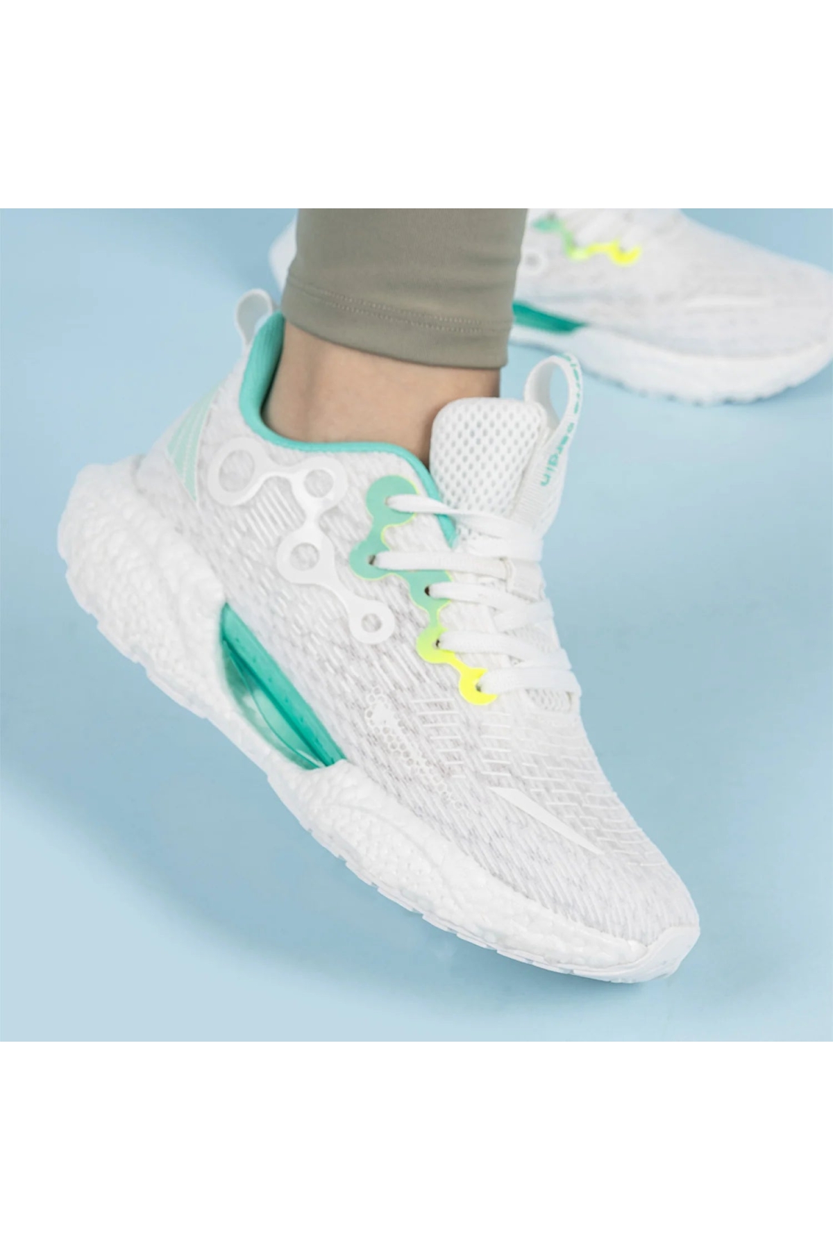 Yuvarlak Halka Detaylı Spor Ayakkabı - Görsel 2