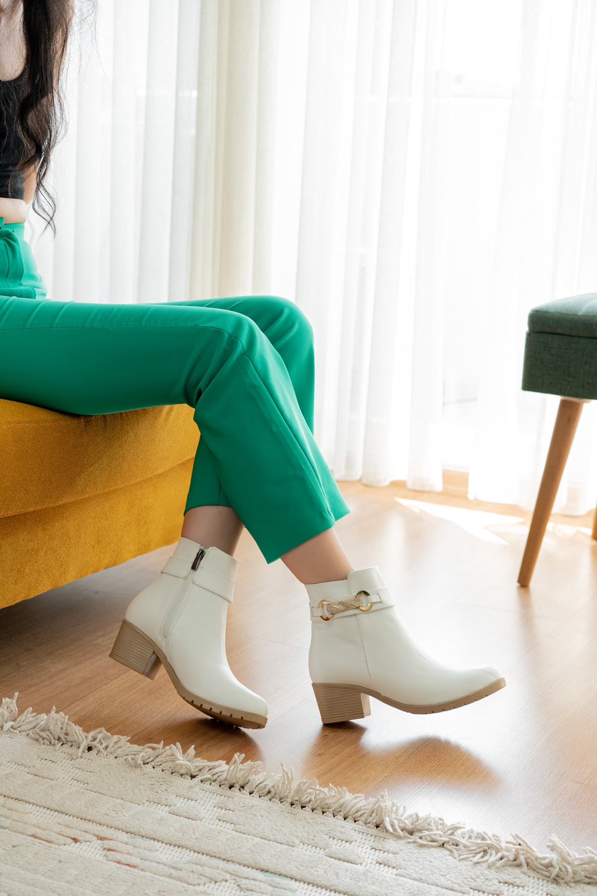 Just Beyaz Yanı Taş Tokalı (5 cm Topuklu ) Yuvarlak Burun Topuklu Bot - Görsel 4