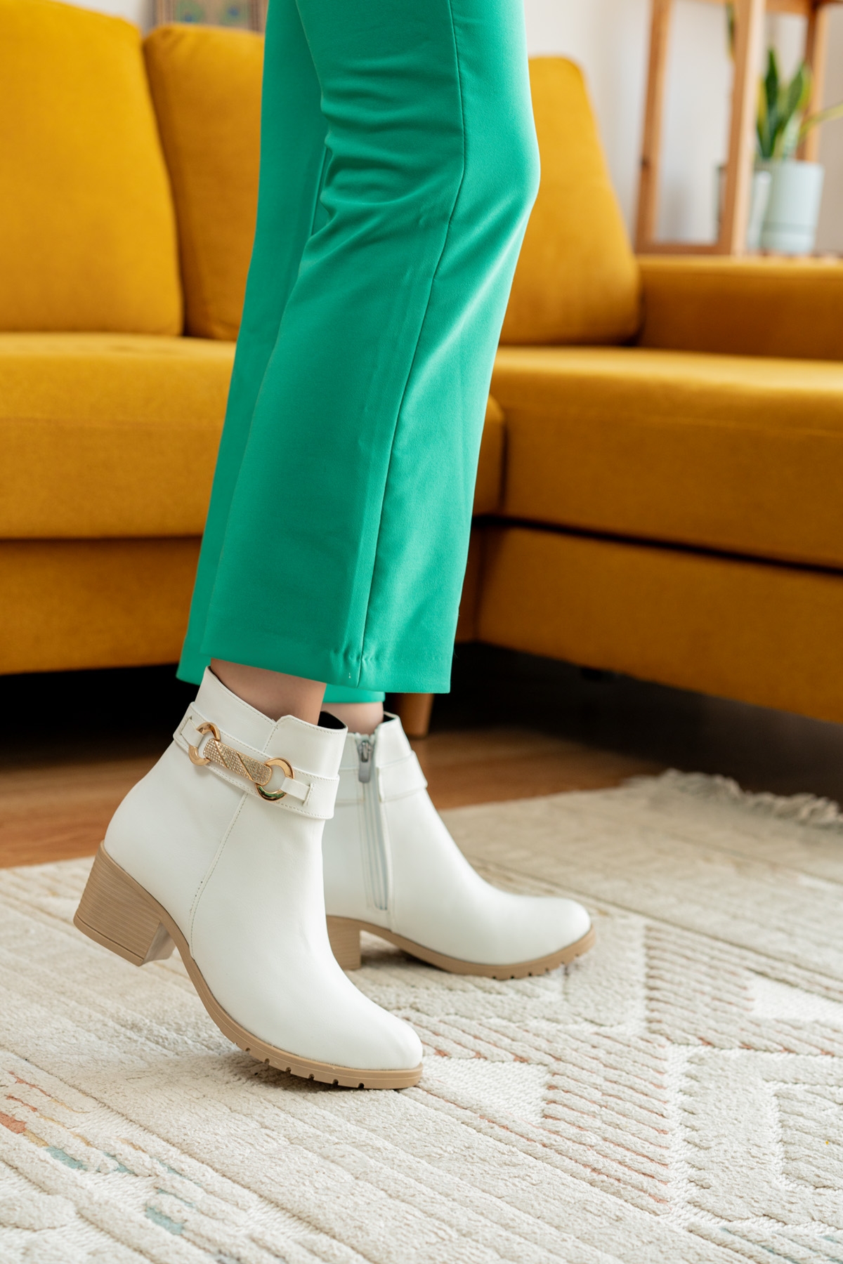Just Beyaz Yanı Taş Tokalı (5 cm Topuklu ) Yuvarlak Burun Topuklu Bot - Görsel 5