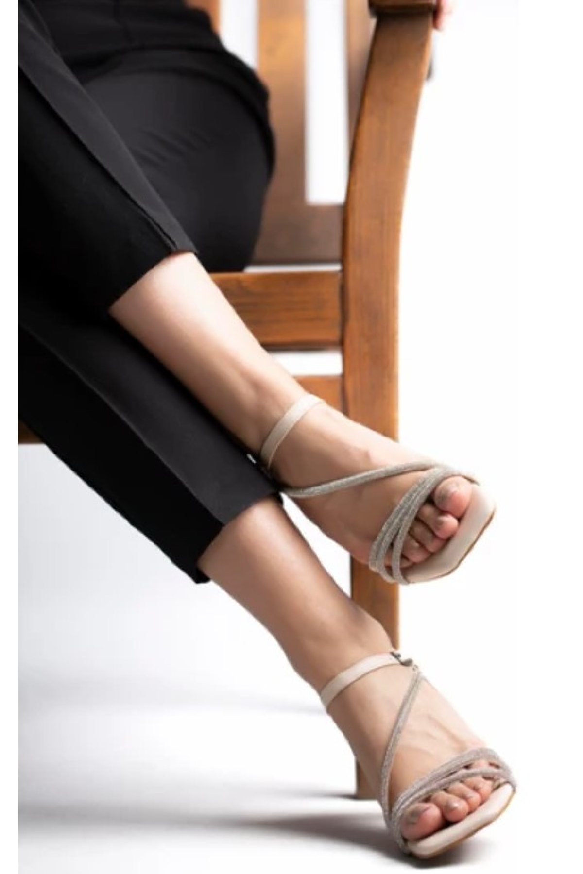 Dört Şerit Taş Detaylı 8 cm Topuklu Kadın Abiye Ayakkabı - Görsel 3