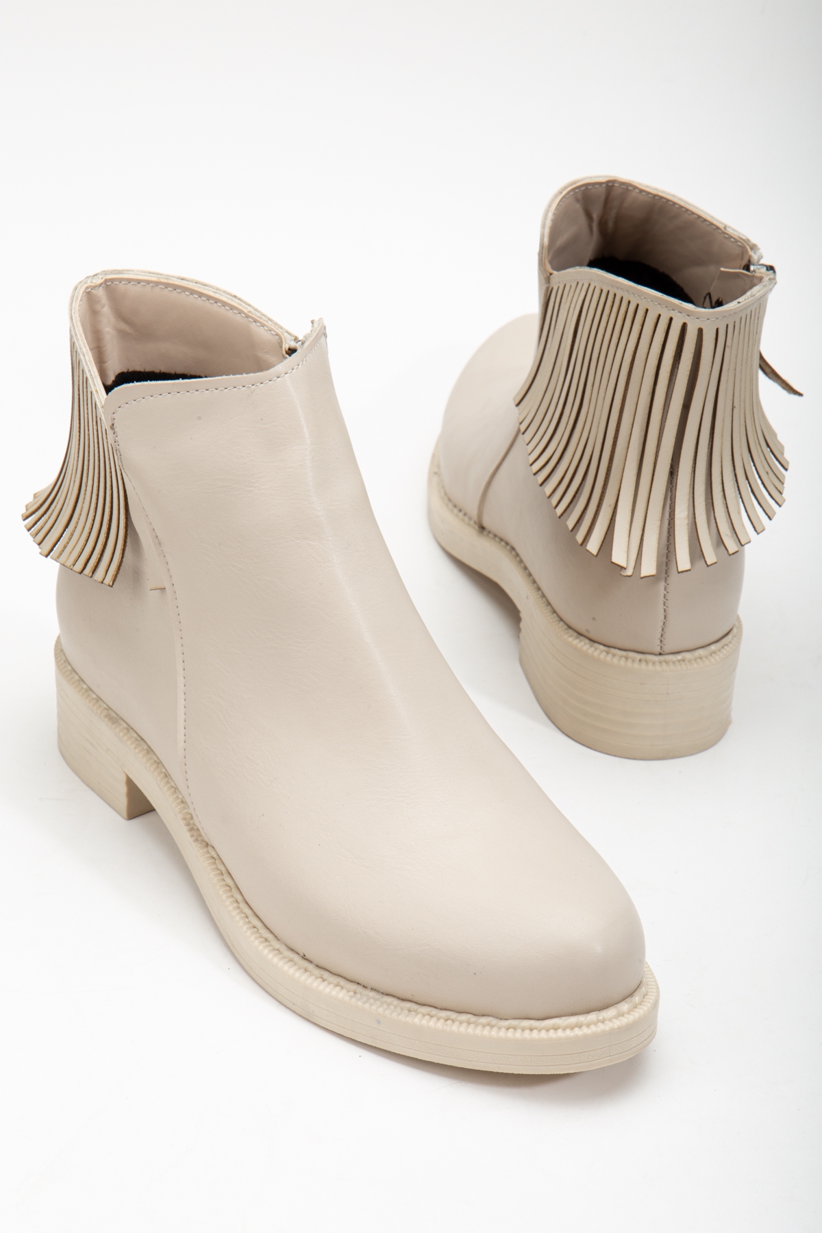 Kadın Ten Cilt Termo Taban Püskül Detaylı Fermuarlı Kısa Topuklu Bot - Görsel 4