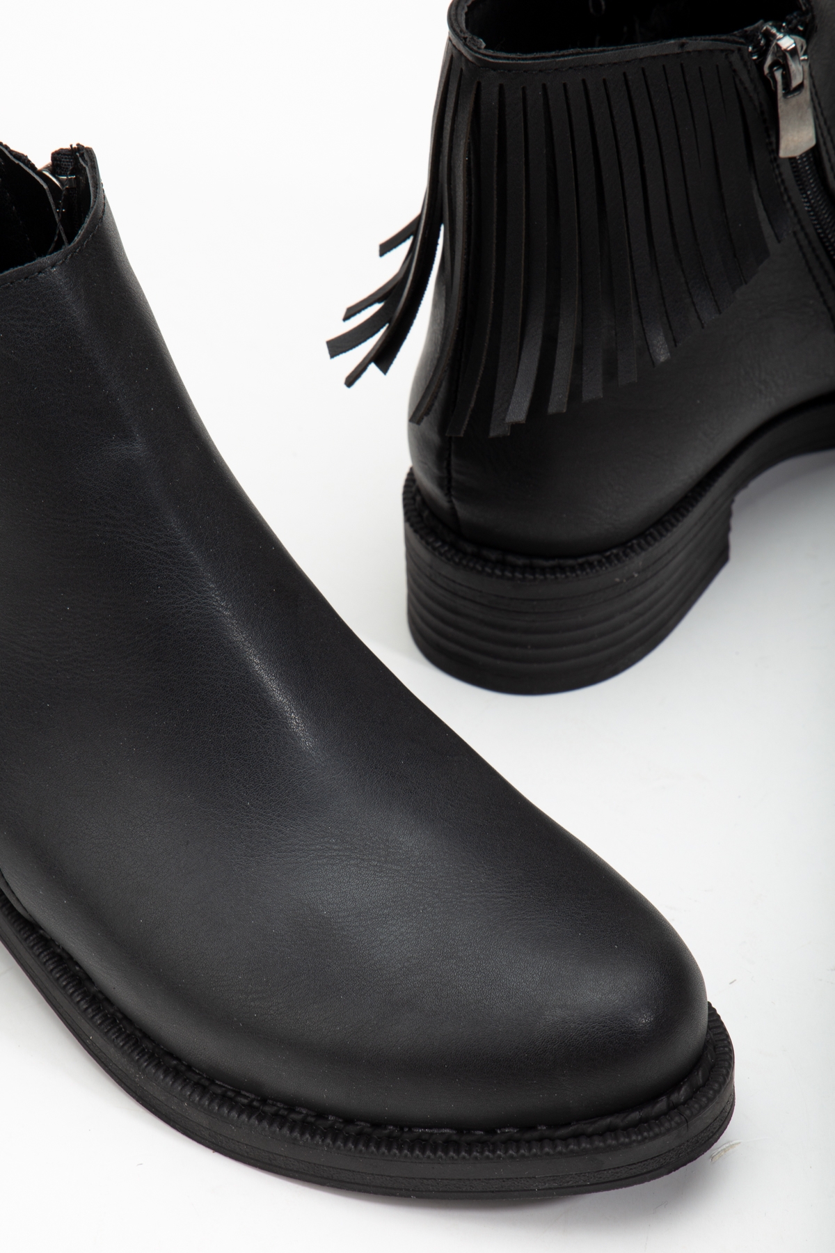 Kadın Siyah Cilt Termo Taban Püskül Detaylı Fermuarlı Kısa Topuklu Bot - Görsel 5