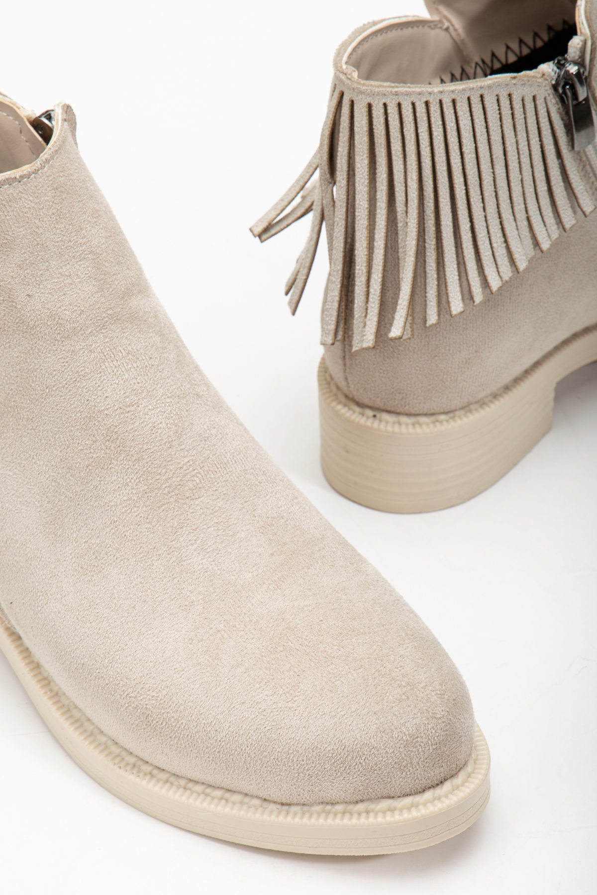 Kadın Ten Süet Termo Taban Püskül Detaylı Fermuarlı Kısa Topuklu Bot - Görsel 5