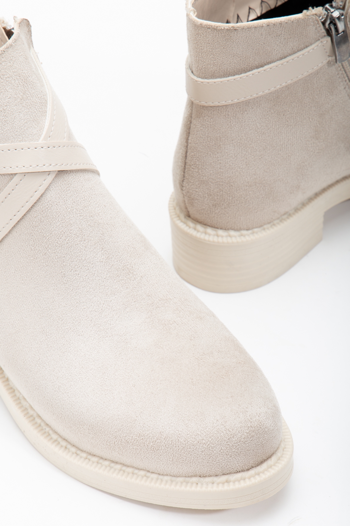 Kadın Ten Süet Termo Taban Çapraz Bantlı Tokalı Fermuarlı Kısa Topuklu Bot - Görsel 5