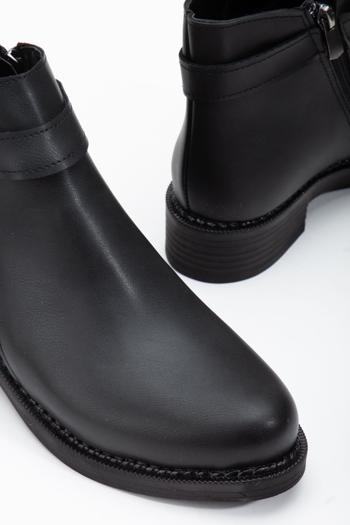 Kadın Siyah Cilt Termo Taban Tokalı Fermuarlı Kısa Topuklu Bot - Görsel 5