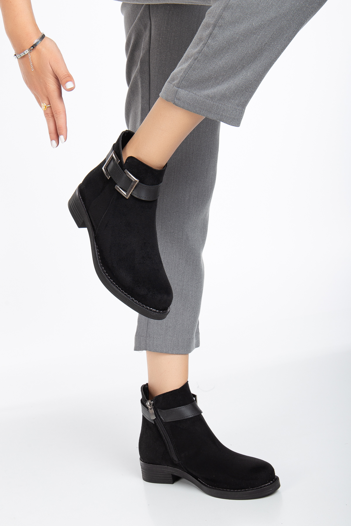 Kadın Siyah Süet Termo Taban Tokalı Fermuarlı Kısa Topuklu Bot - Görsel 3