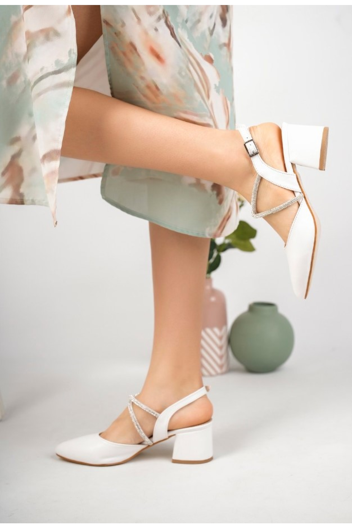 Çapraz Şerit Taş Detaylı Klasik Topuklu Kadın Ayakkabı - Görsel 4