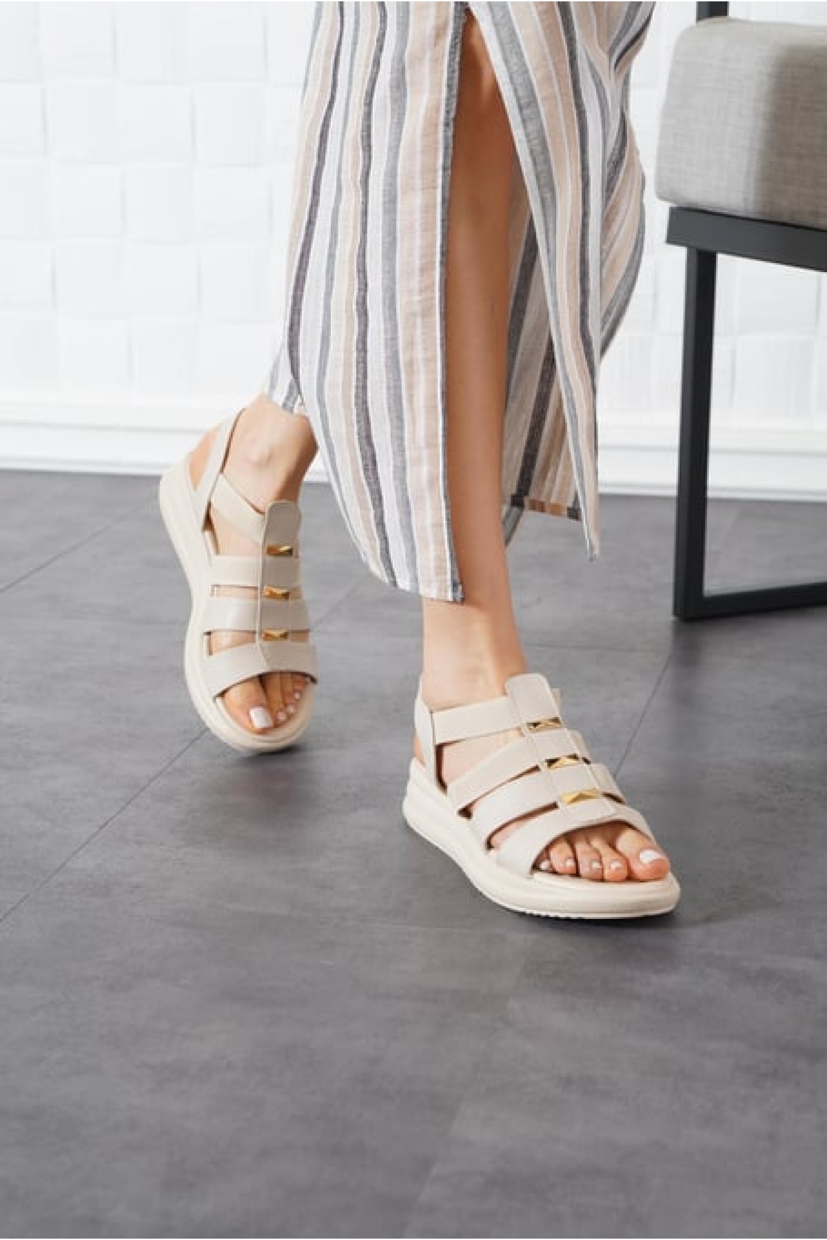 Lastik Bantlı Kadın Sandalet - Görsel 3