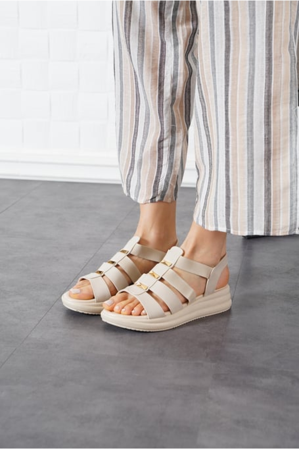 Lastik Bantlı Kadın Sandalet - Görsel 4