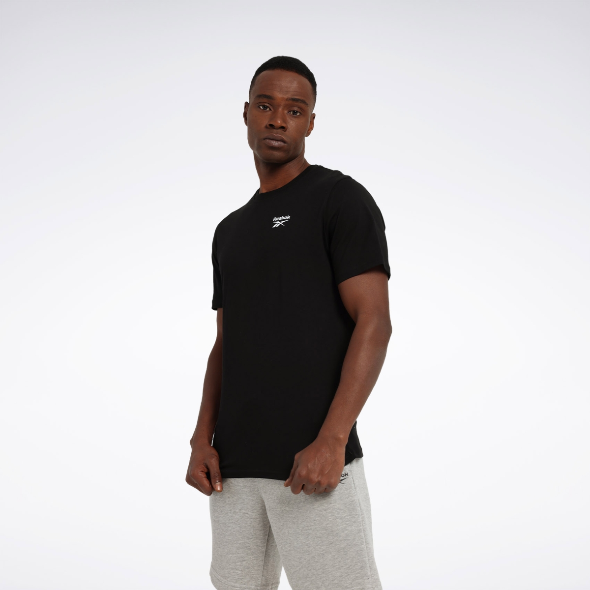 Reebok RI Left Chest Logo Siyah Erkek Kısa Kol T-Shirt