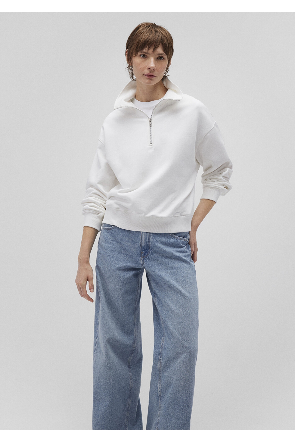 Yarı Fermuarlı Beyaz Basic Sweatshirt