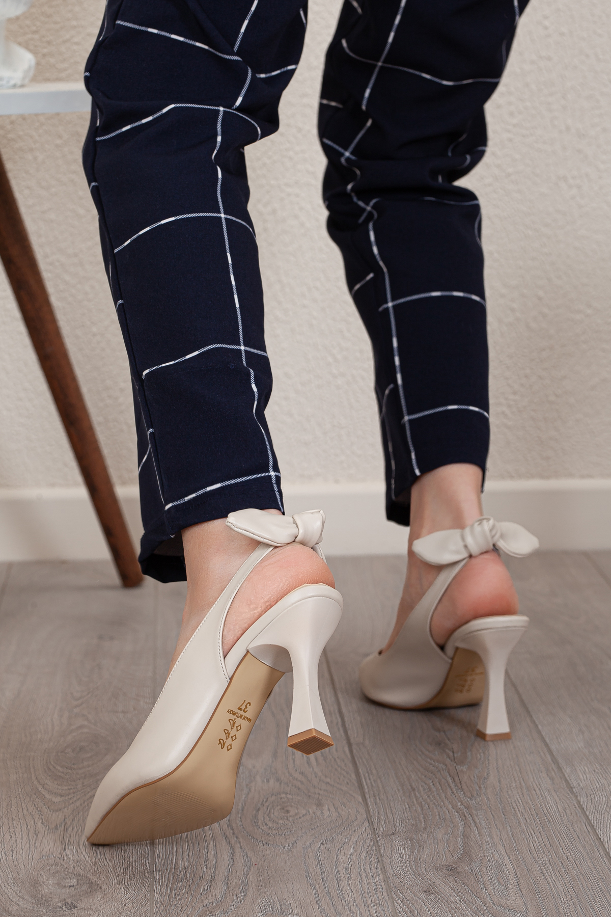 Pamela Kadın Arkası Fiyonk Detaylı Stiletto - Görsel 5