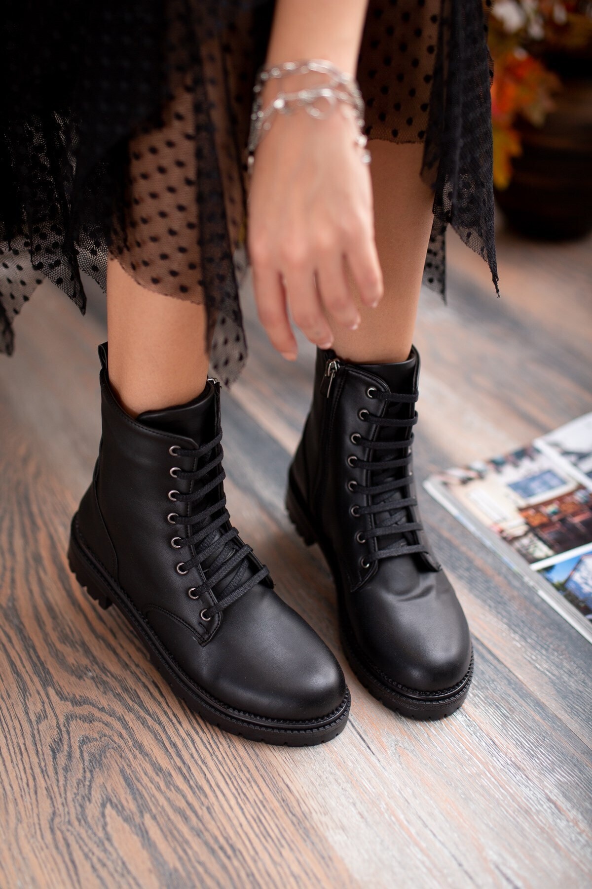 2076 Tüm Yüz Postal Kadın Bot - Görsel 3