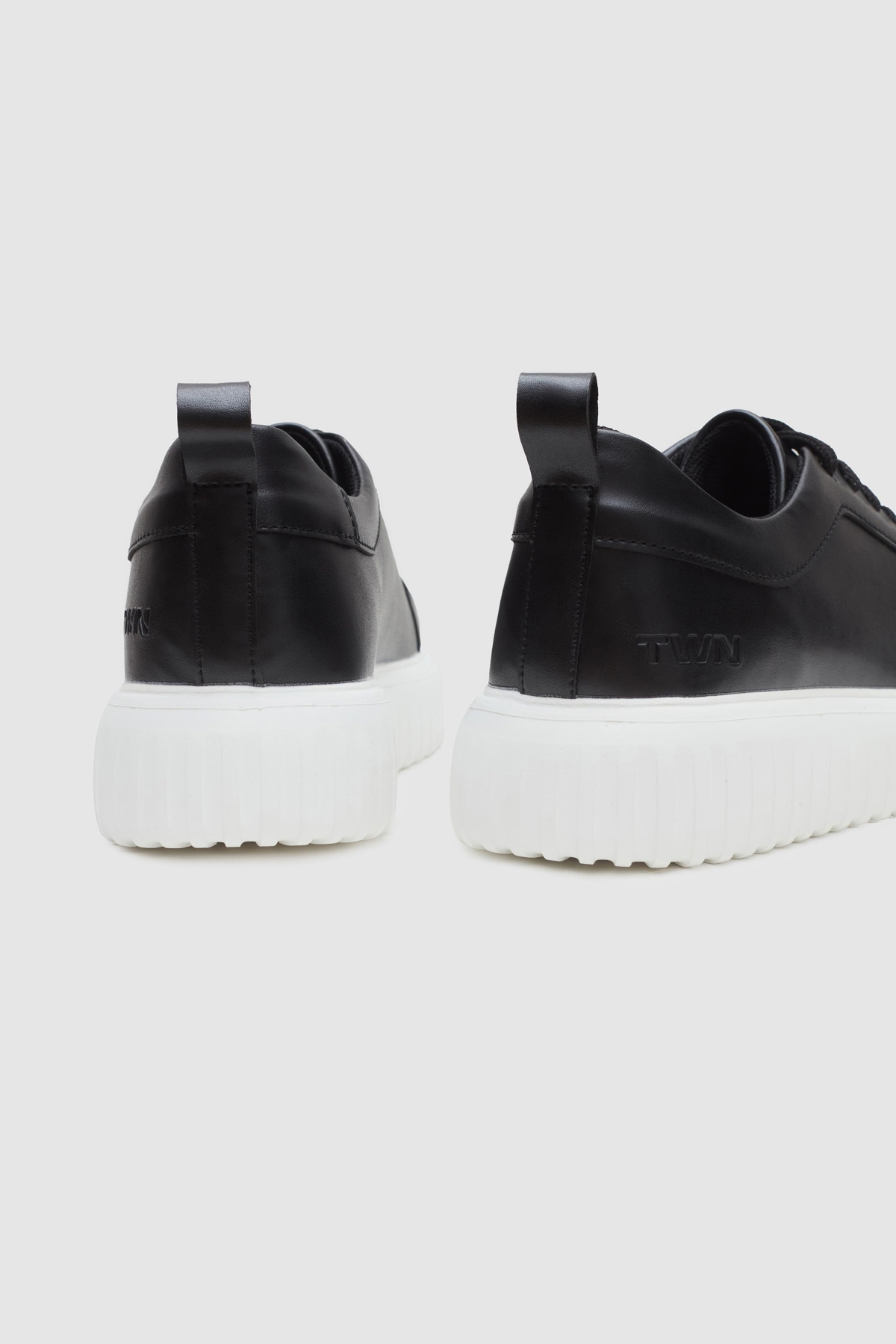 Siyah Kalın Beyaz Tabanlı Bağcıklı Sneaker Ayakkabi - Görsel 4