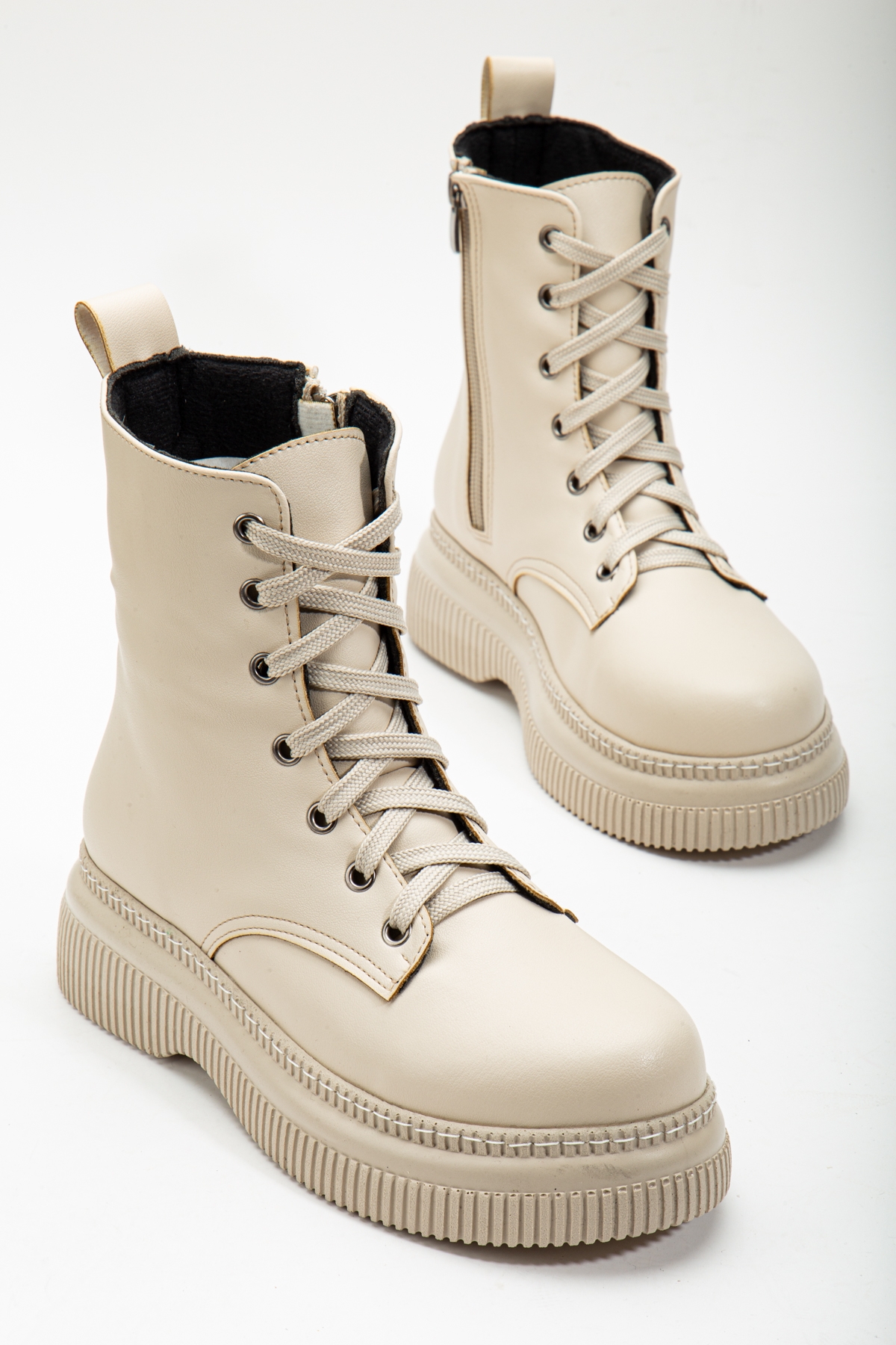 Kadın Bej Cilt Kalın Termo Taban Bağcklı ve Fermuarlı Bot - Görsel 4