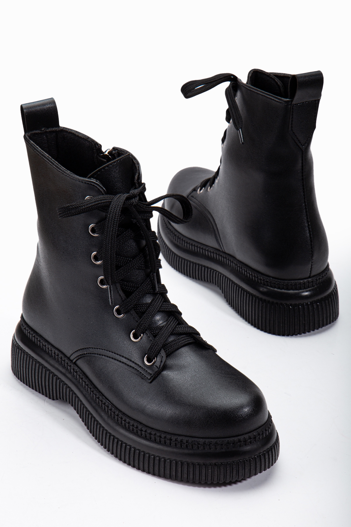 Kadın Siyah Cilt Kalın Termo Taban Bağcklı ve Fermuarlı Bot - Görsel 2