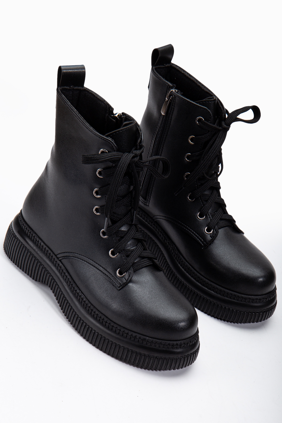 Kadın Siyah Cilt Kalın Termo Taban Bağcklı ve Fermuarlı Bot - Görsel 4