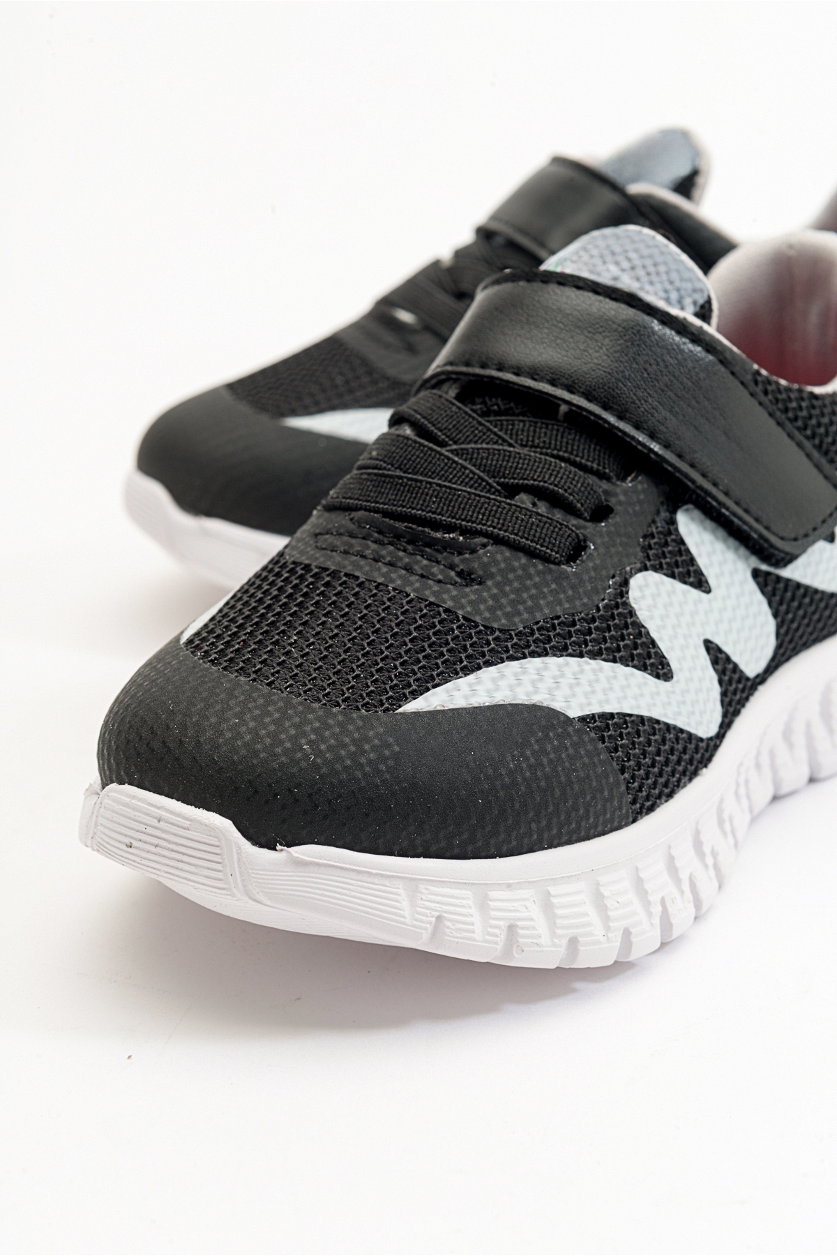 Erkek Çocuk Siyah Hafif Spor Ayakkabı - Görsel 3