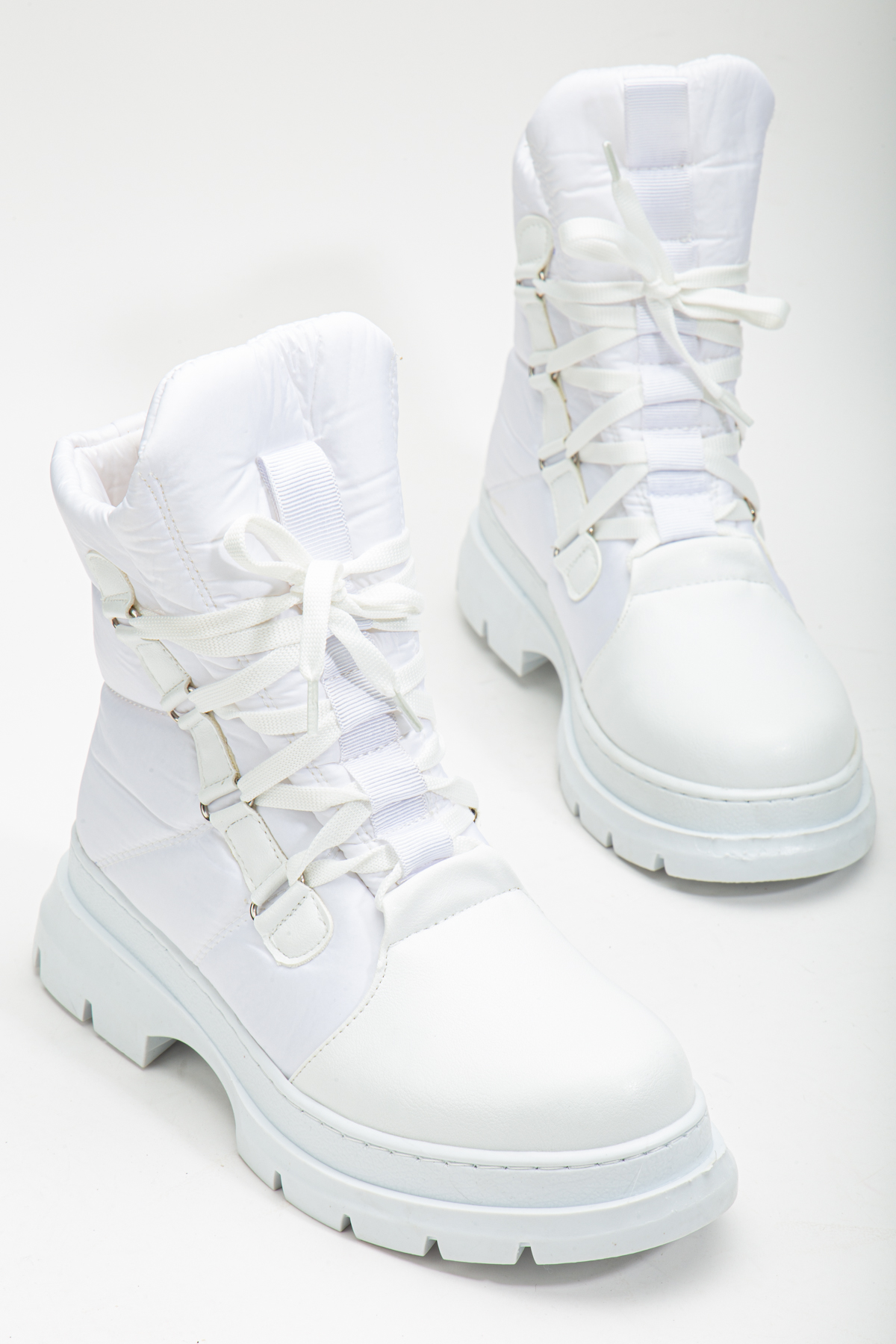 Kadın Beyaz Kalın Termo Taban Bağcıklı Kar Botu - Görsel 3