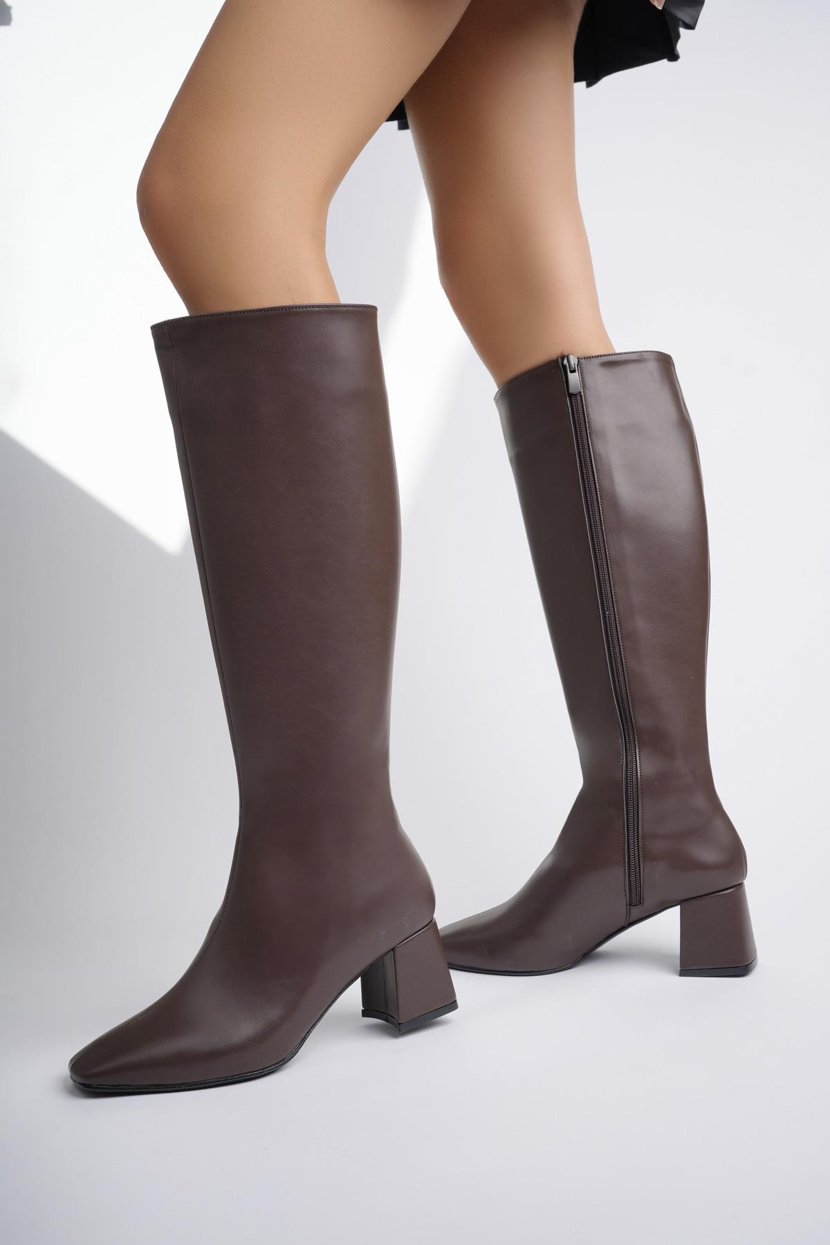 KAROLİNE Garantili Küt Burun Yandan Fermuarlı Topuklu Kadın Çizme - Görsel 6