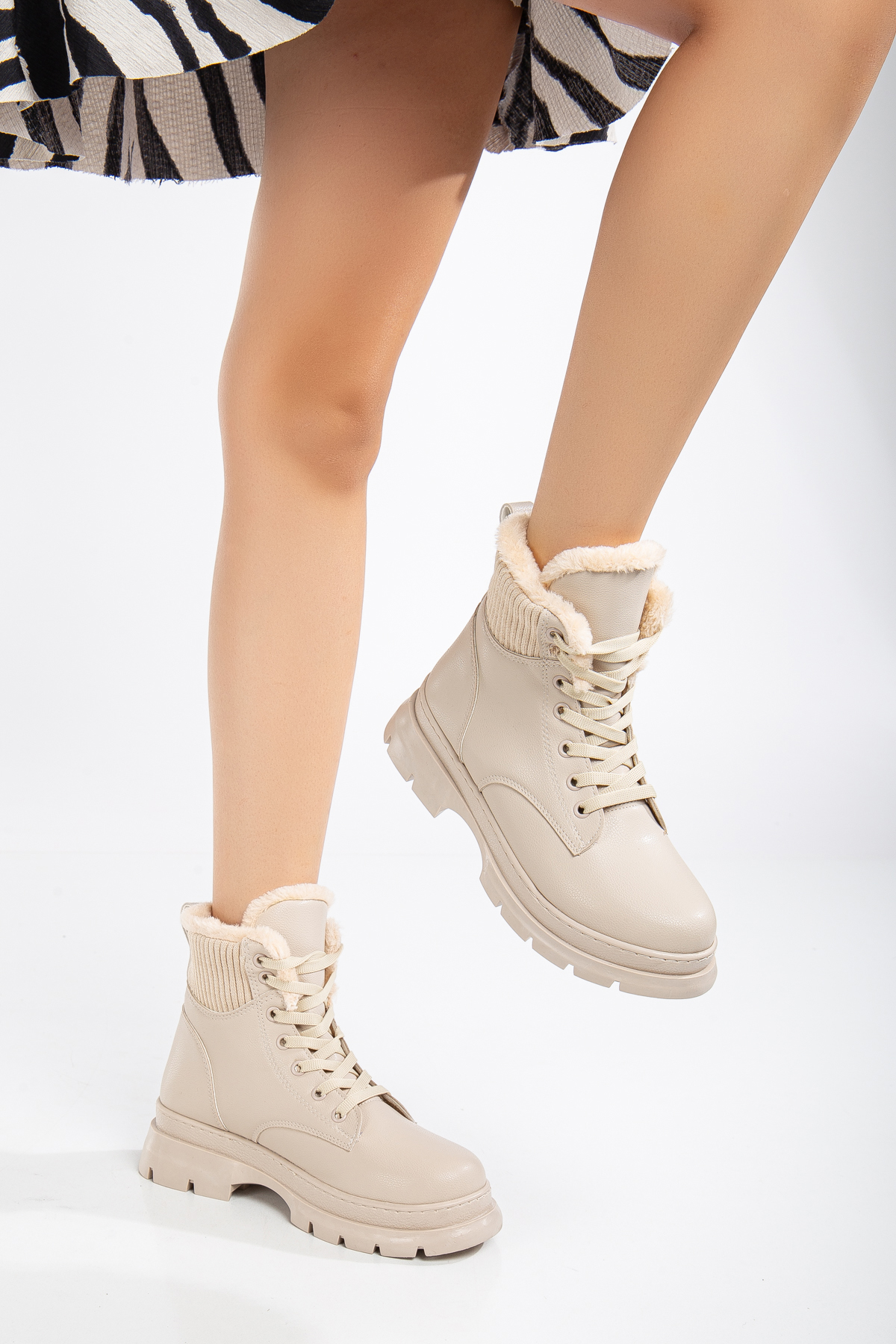 Kadın Bej Kalın Termo Taban Kürklü Bağcıklı Bot - Görsel 2
