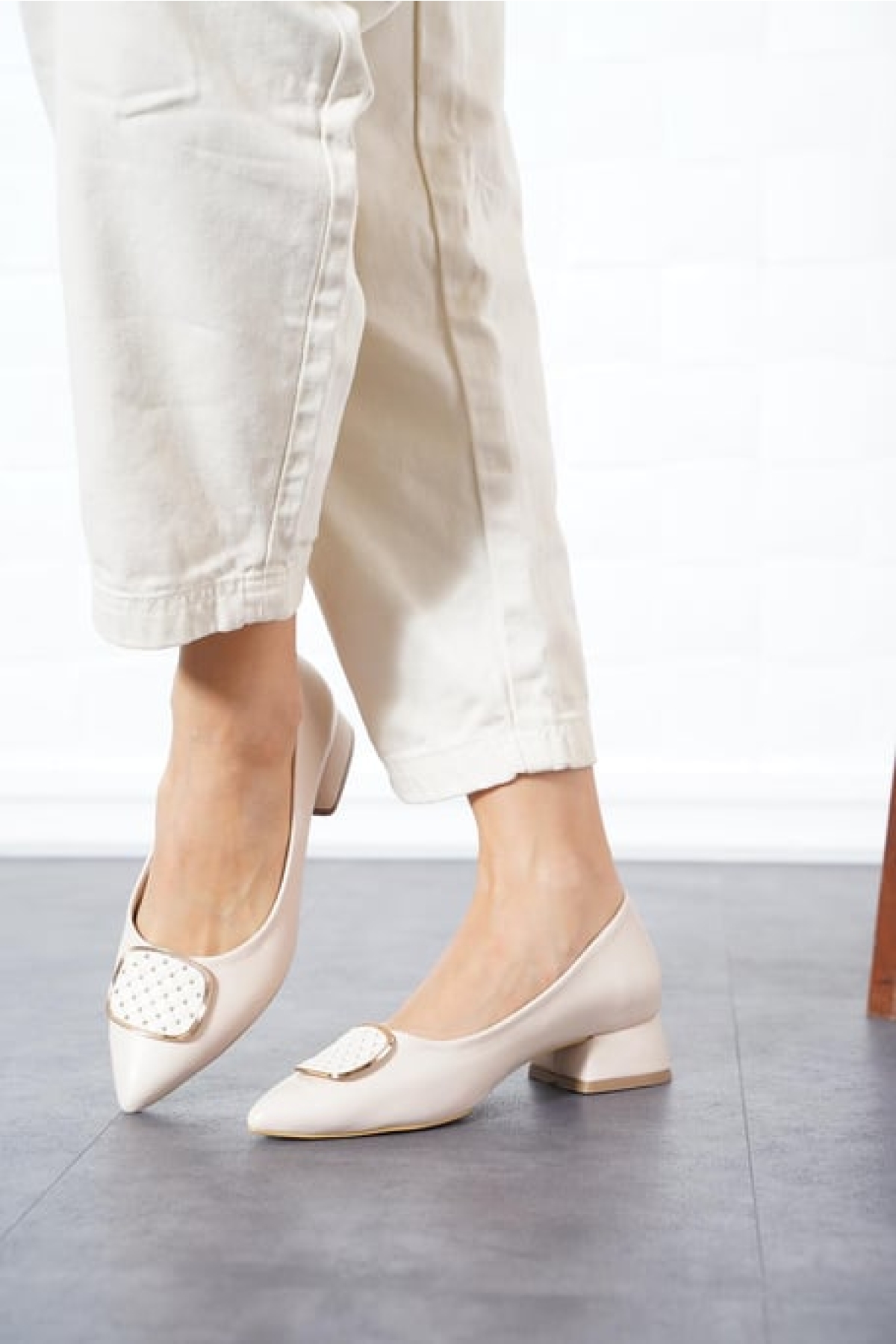 Toka Detaylı Kısa Topuklu Kadın Babet Ayakkabı - Görsel 2