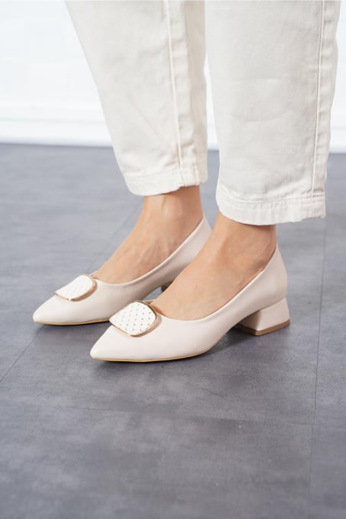 Toka Detaylı Kısa Topuklu Kadın Babet Ayakkabı - Görsel 5