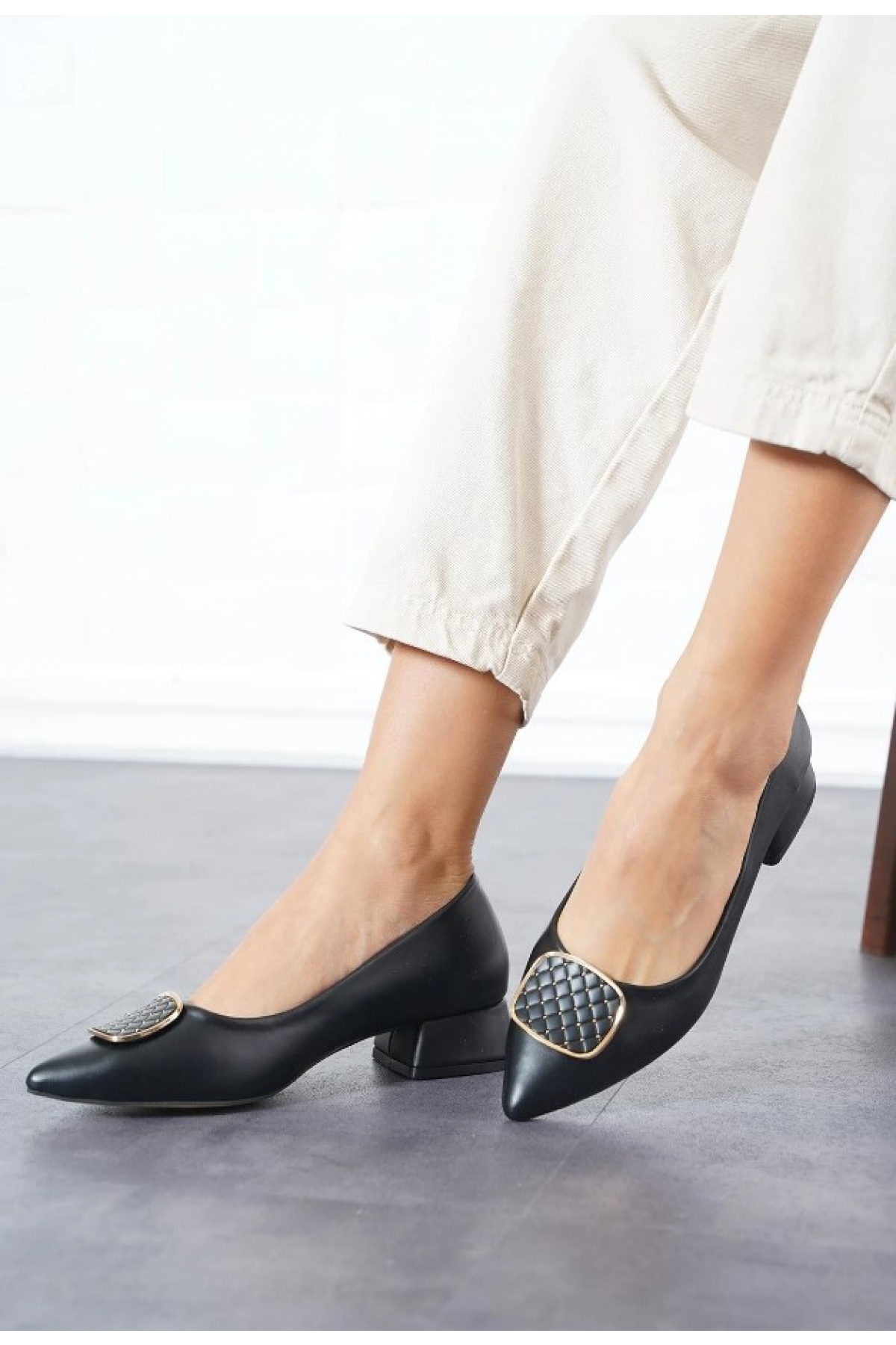 Toka Detaylı Kısa Topuklu Kadın Babet Ayakkabı - Görsel 2