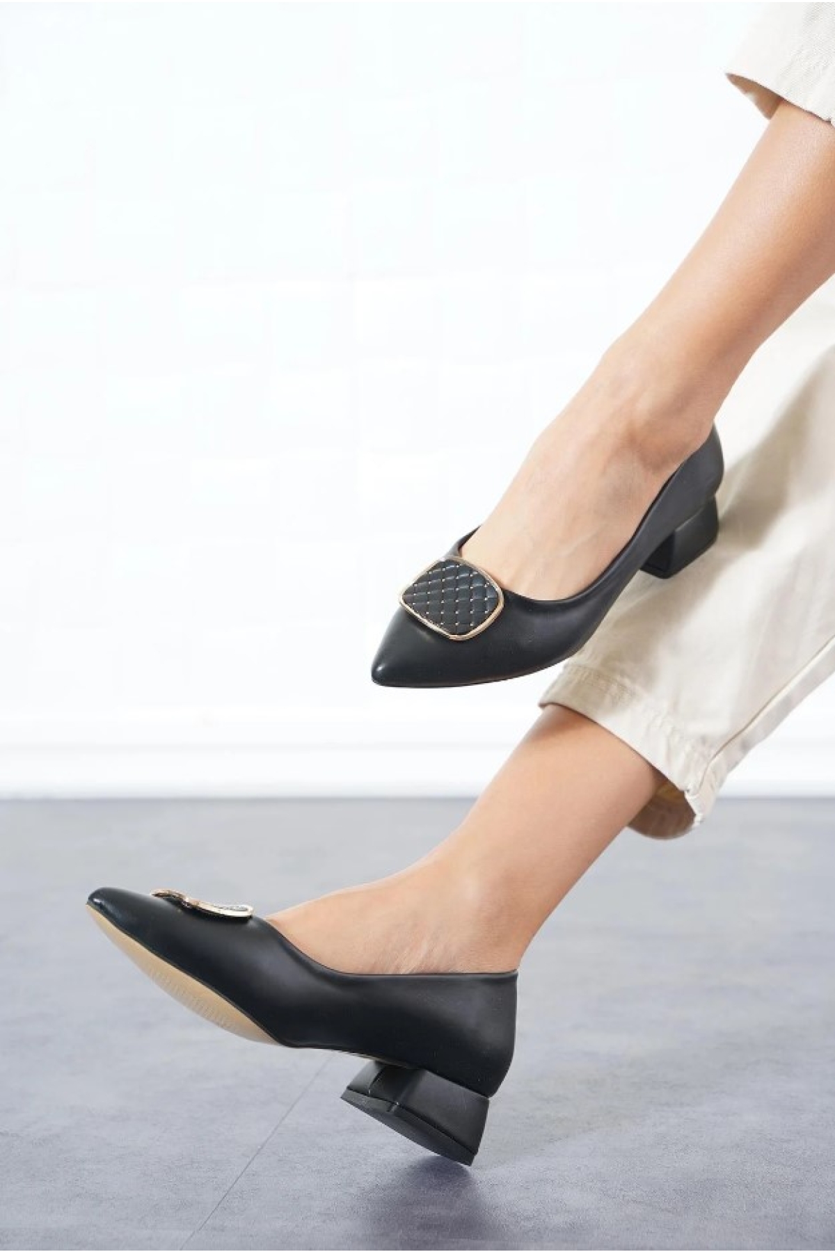 Toka Detaylı Kısa Topuklu Kadın Babet Ayakkabı - Görsel 3