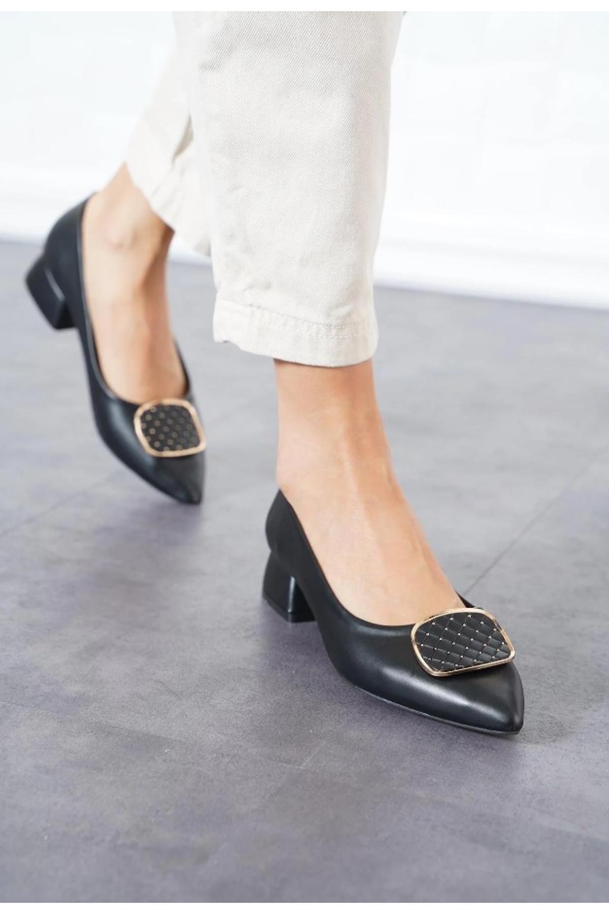 Toka Detaylı Kısa Topuklu Kadın Babet Ayakkabı - Görsel 4